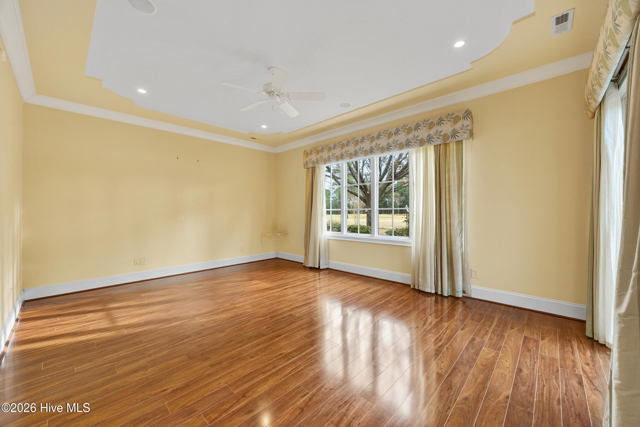 100547162 | Photo 25