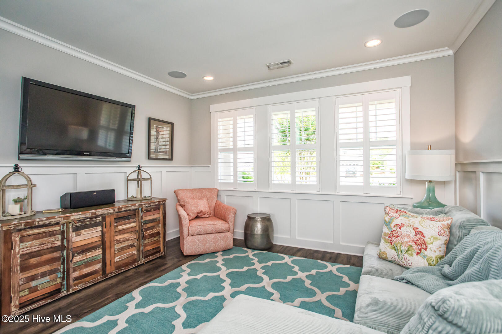 100546730 | Photo 28