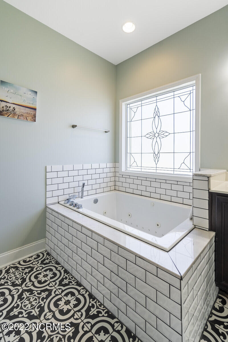 100556304 | Photo 40