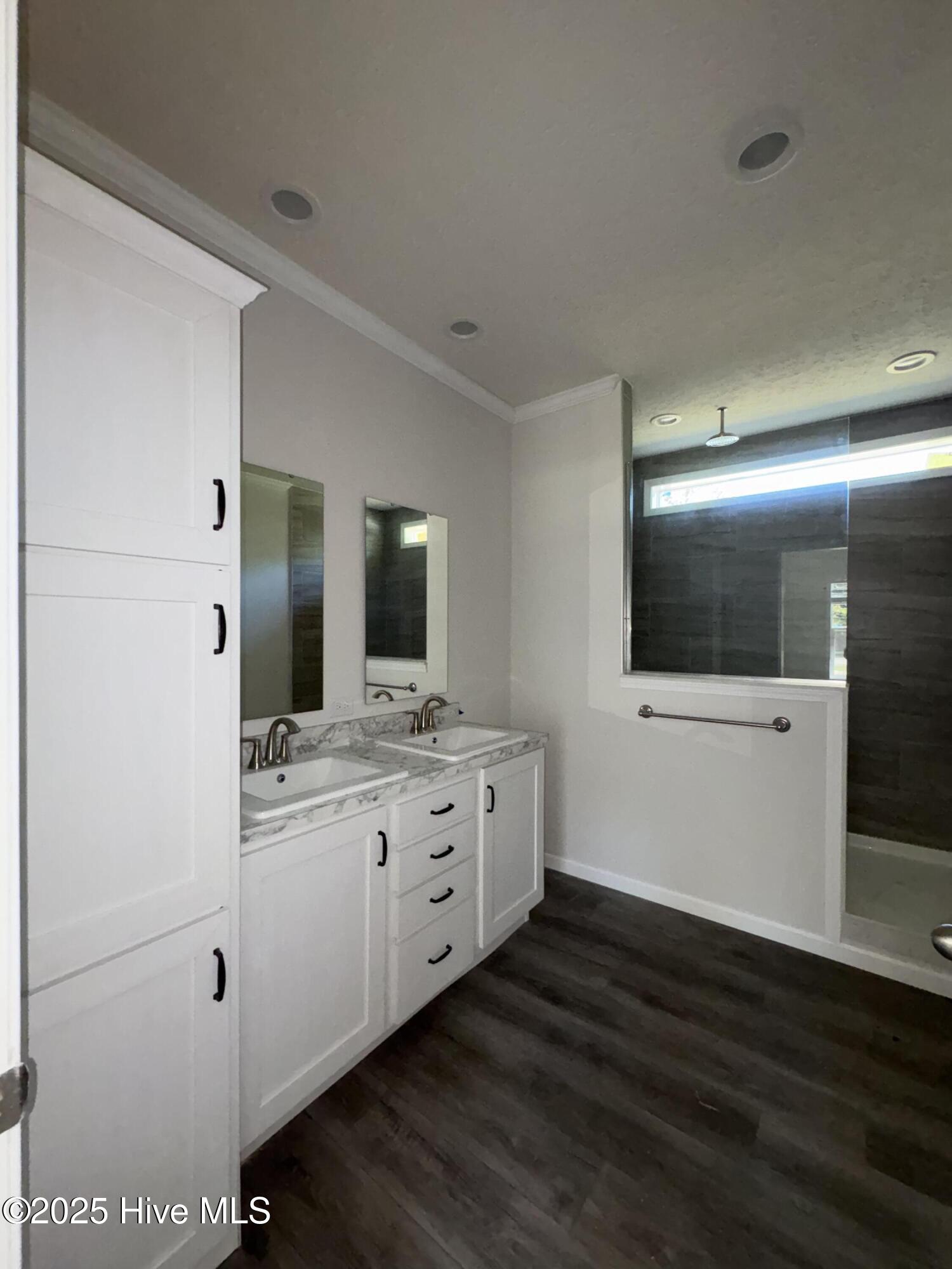 100532306 | Photo 11