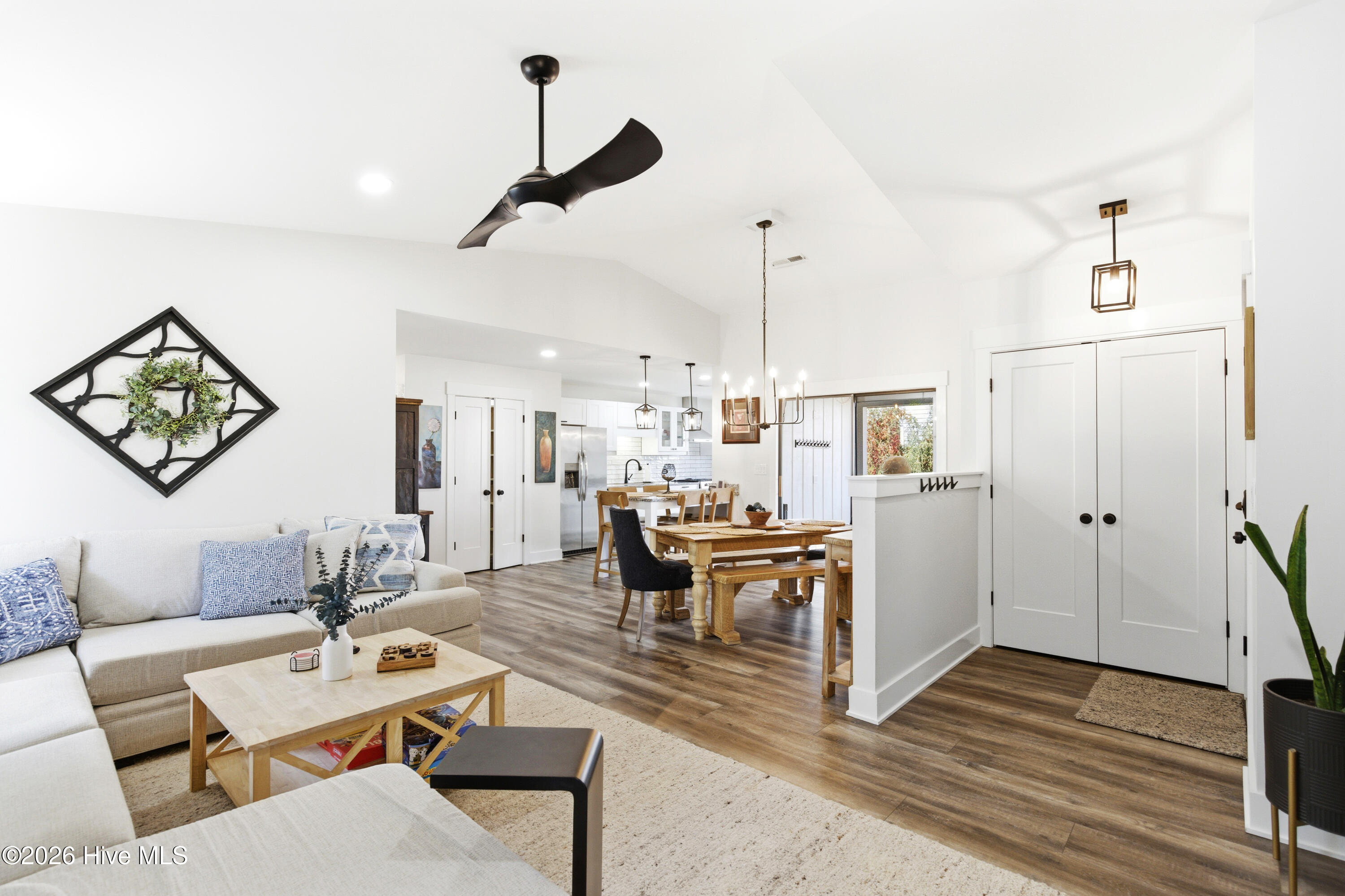 100564276 | Photo 12