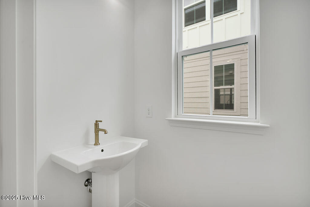 100540723 | Photo 24