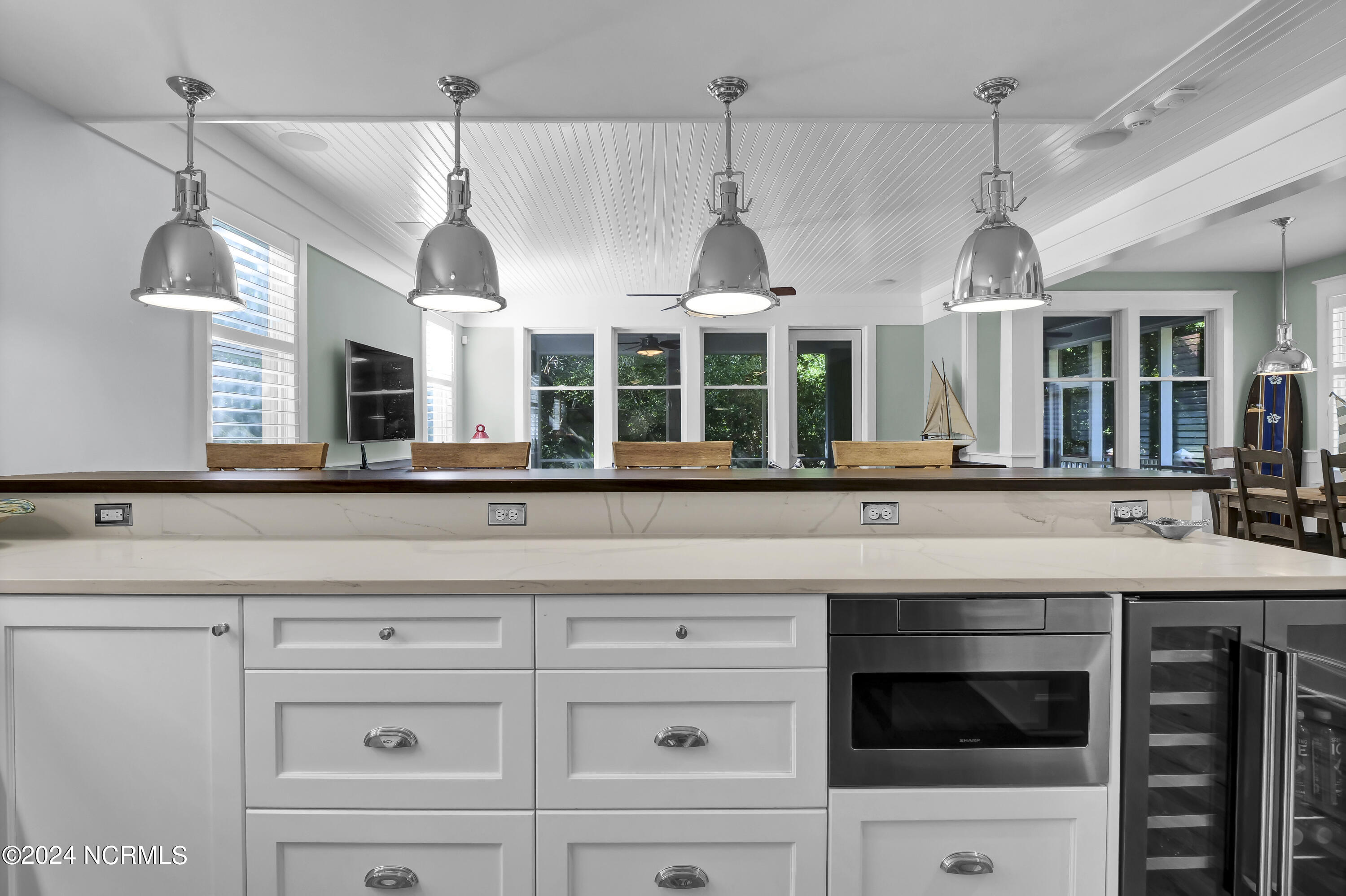 100468898 | Photo 16