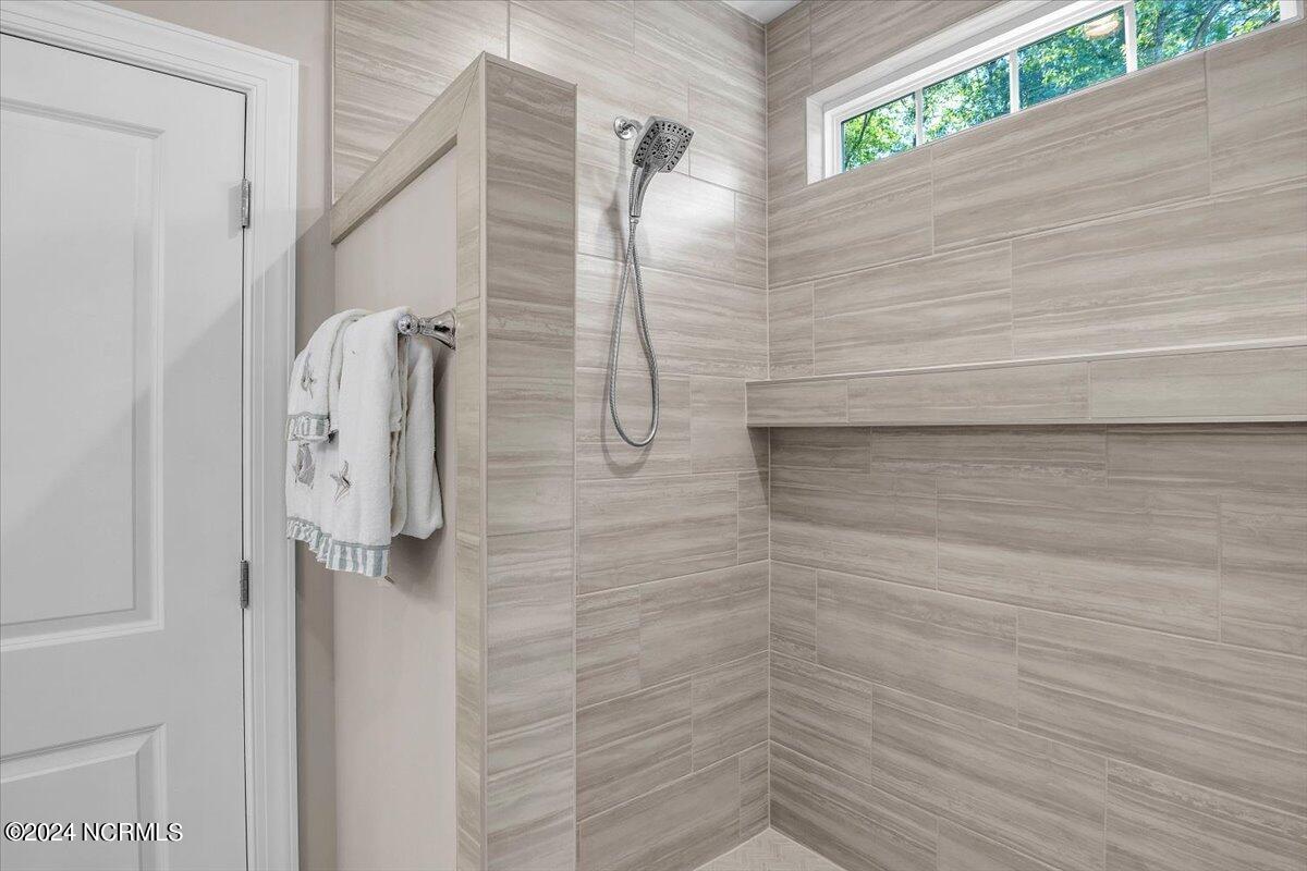 100535365 | Photo 30