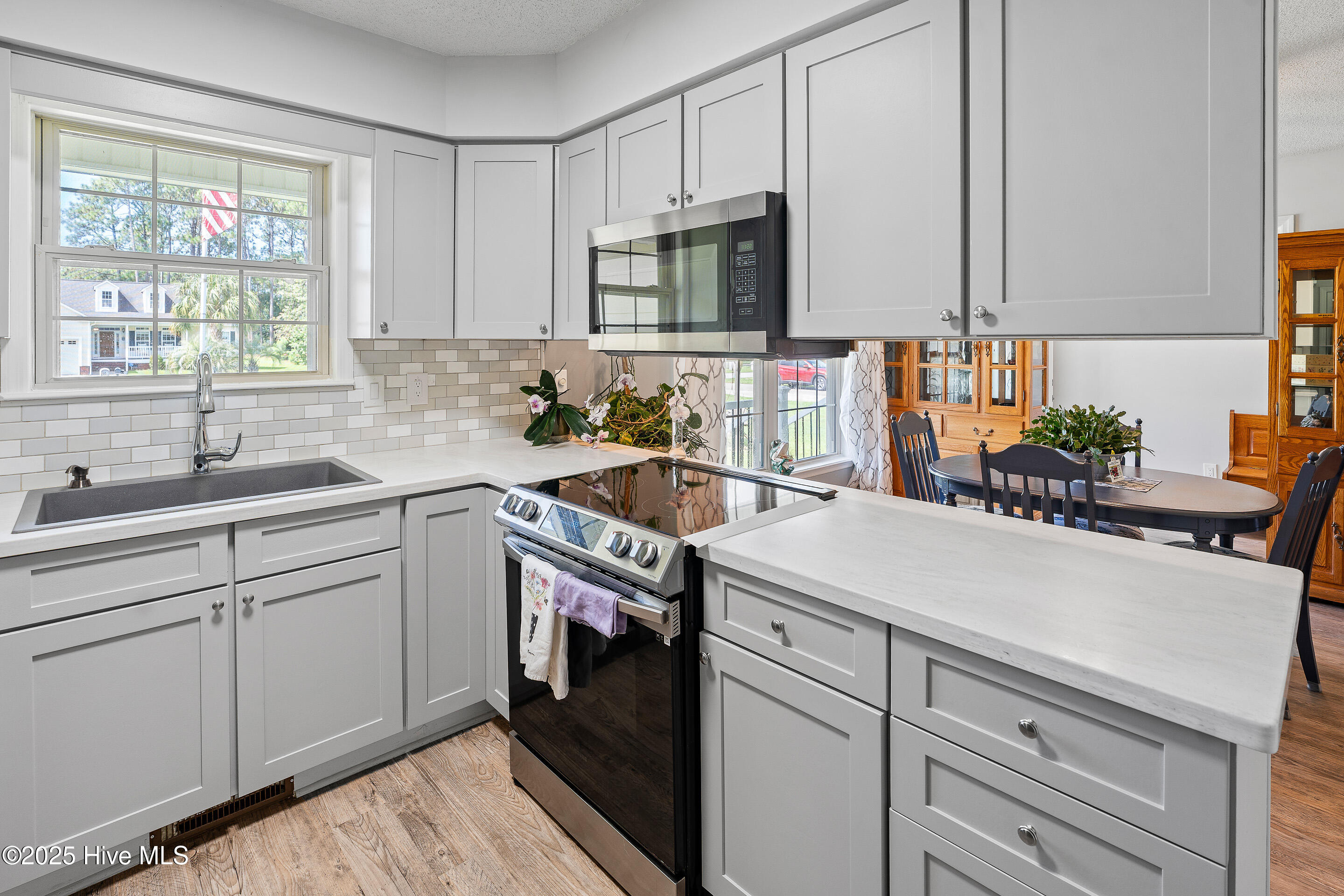 100523707 | Photo 18