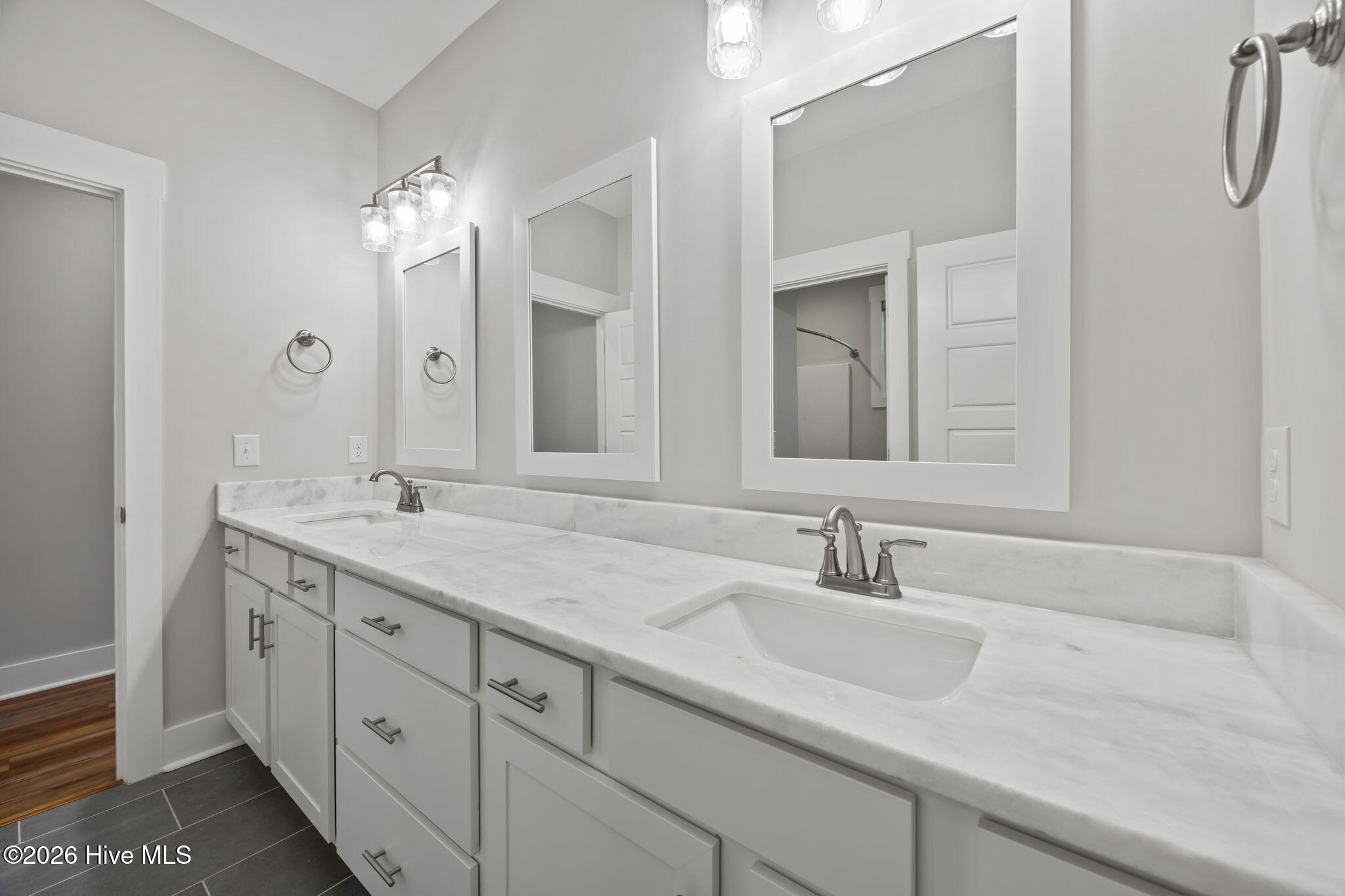 100568104 | Photo 29