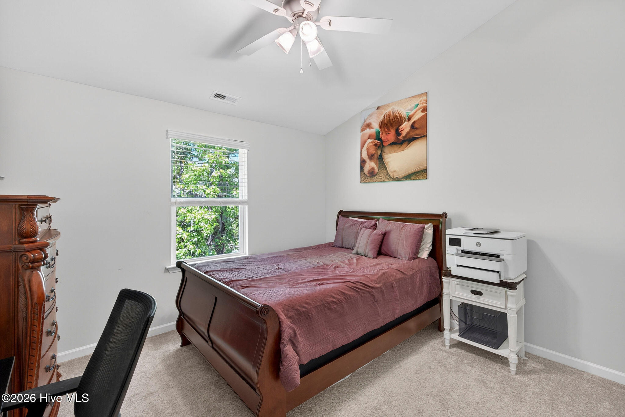 100570180 | Photo 25