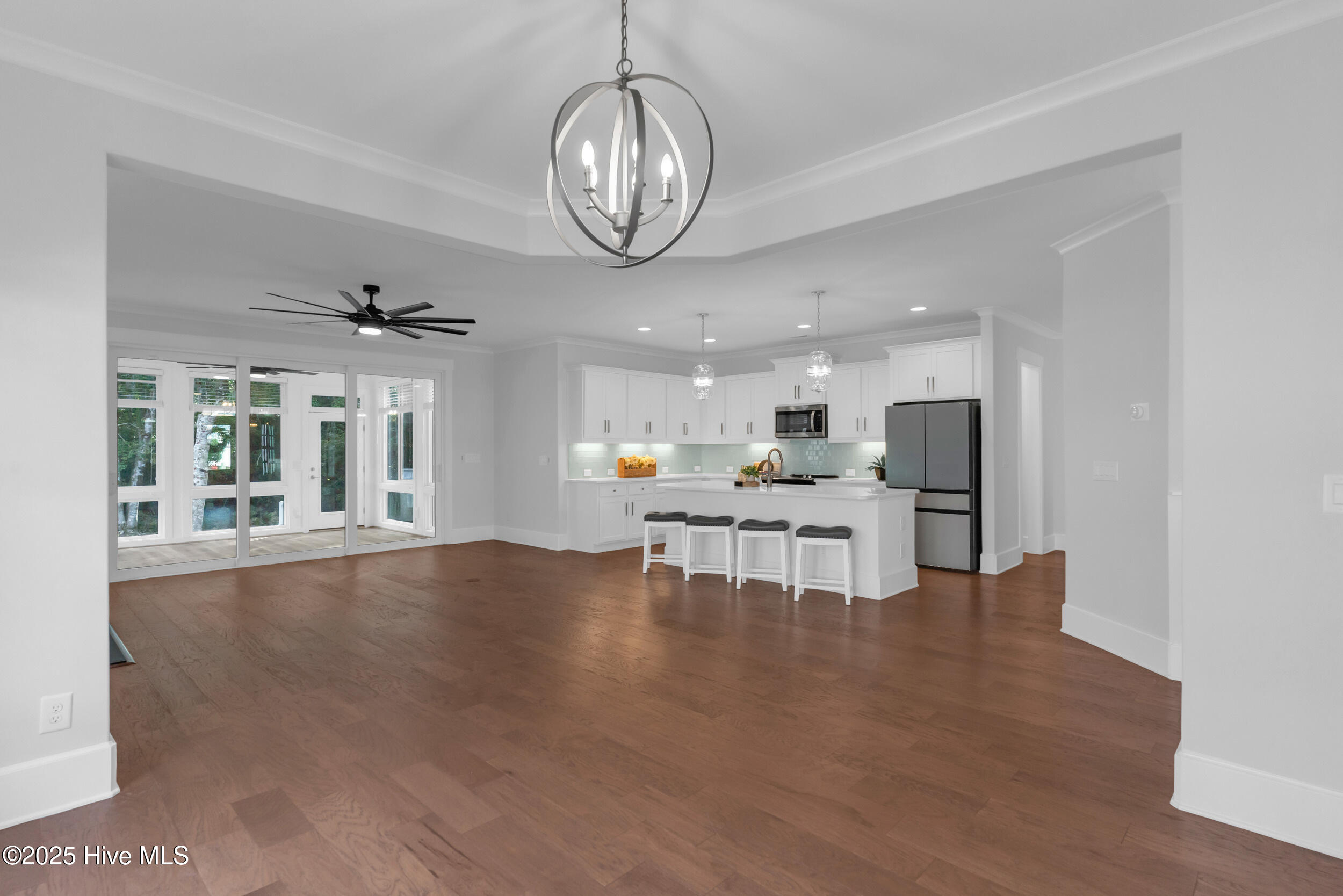 100535117 | Photo 16