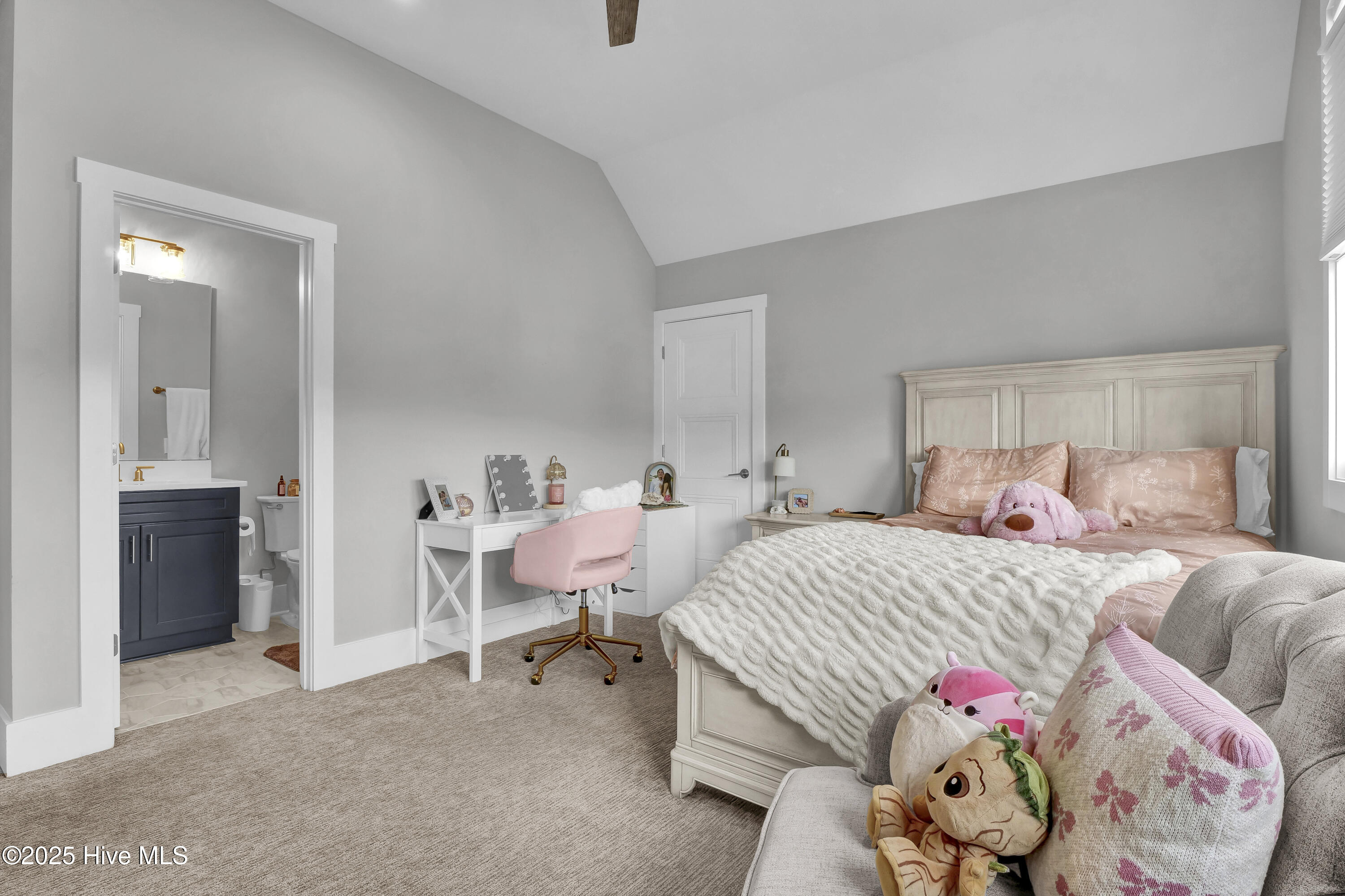 100534317 | Photo 40