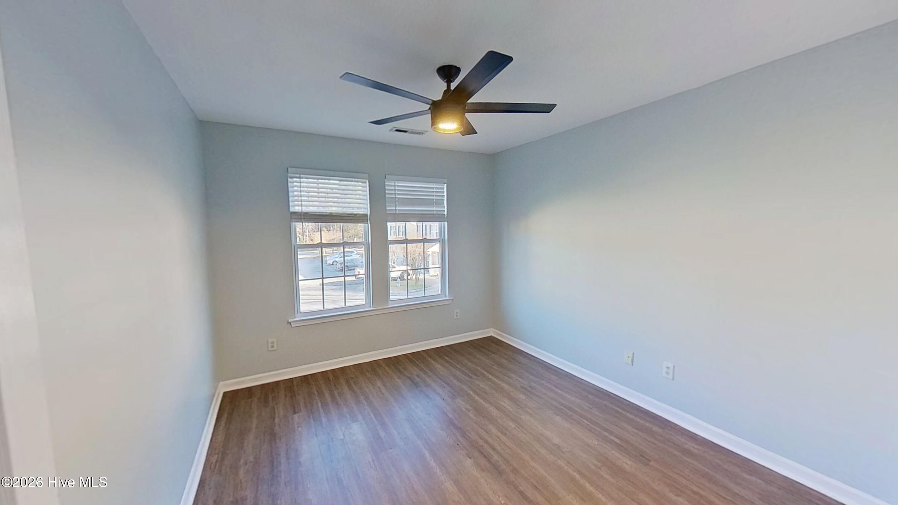 100549352 | Photo 17