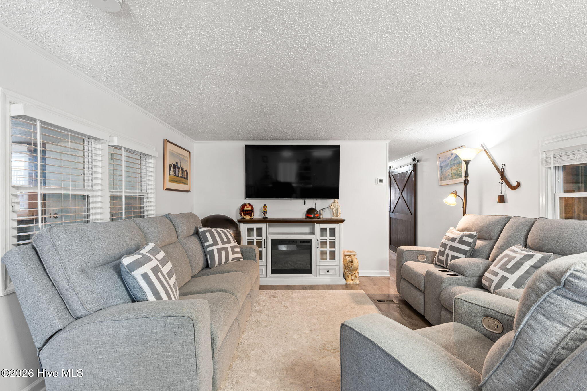 100547685 | Photo 18