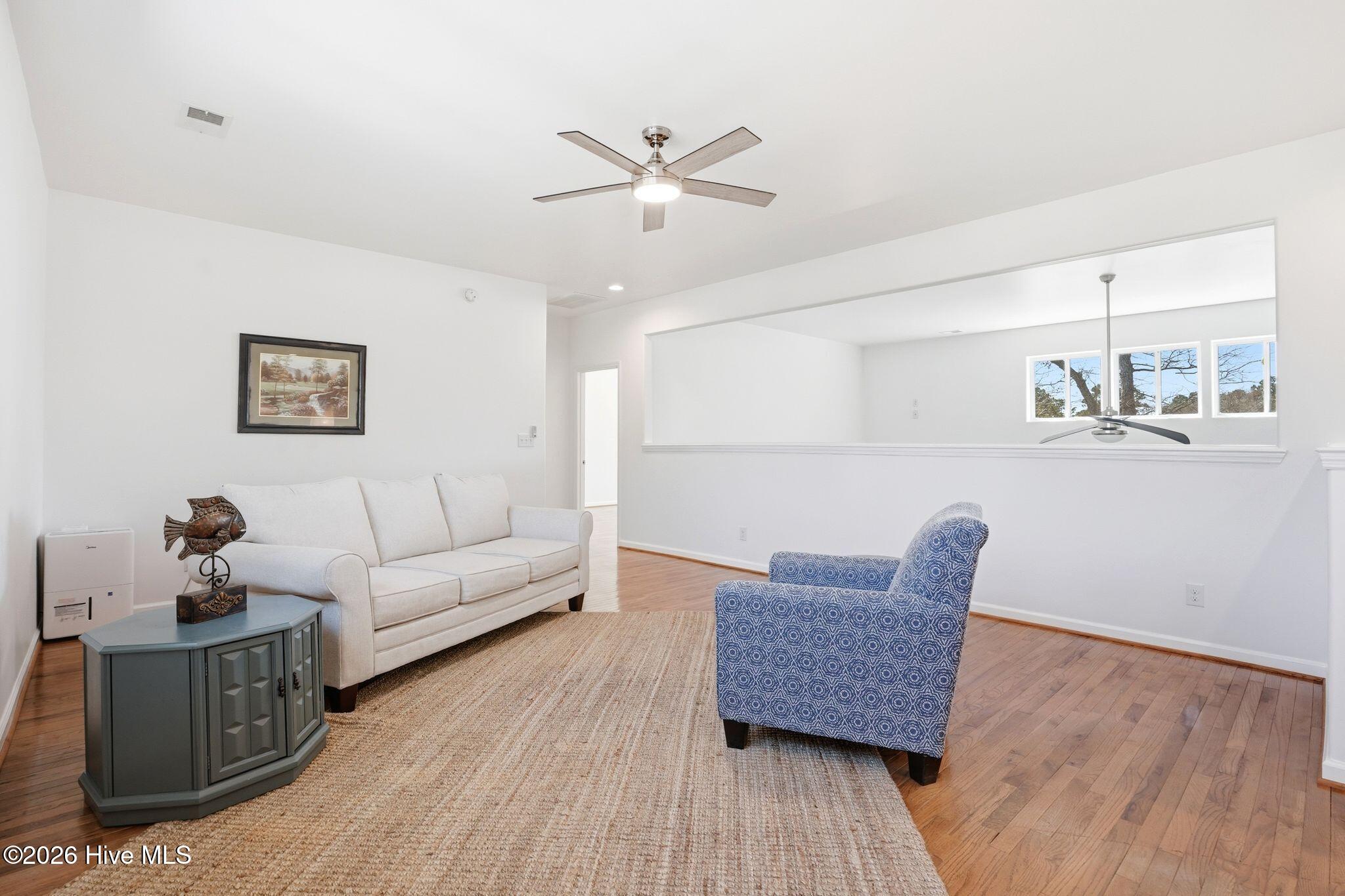 100560935 | Photo 53