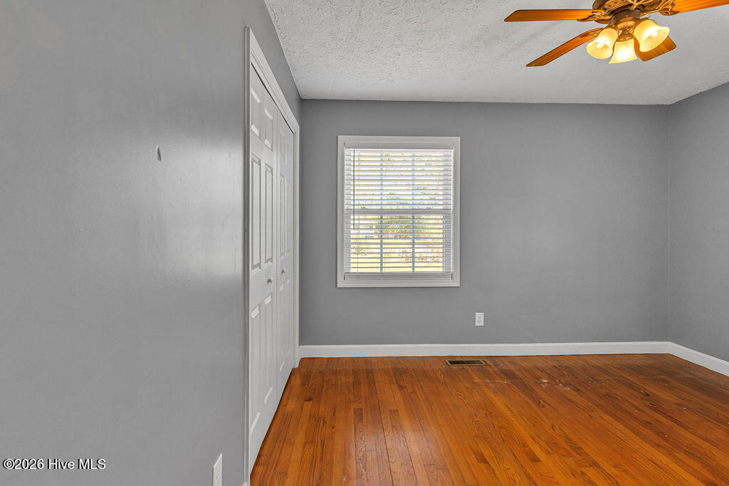 100562650 | Photo 25