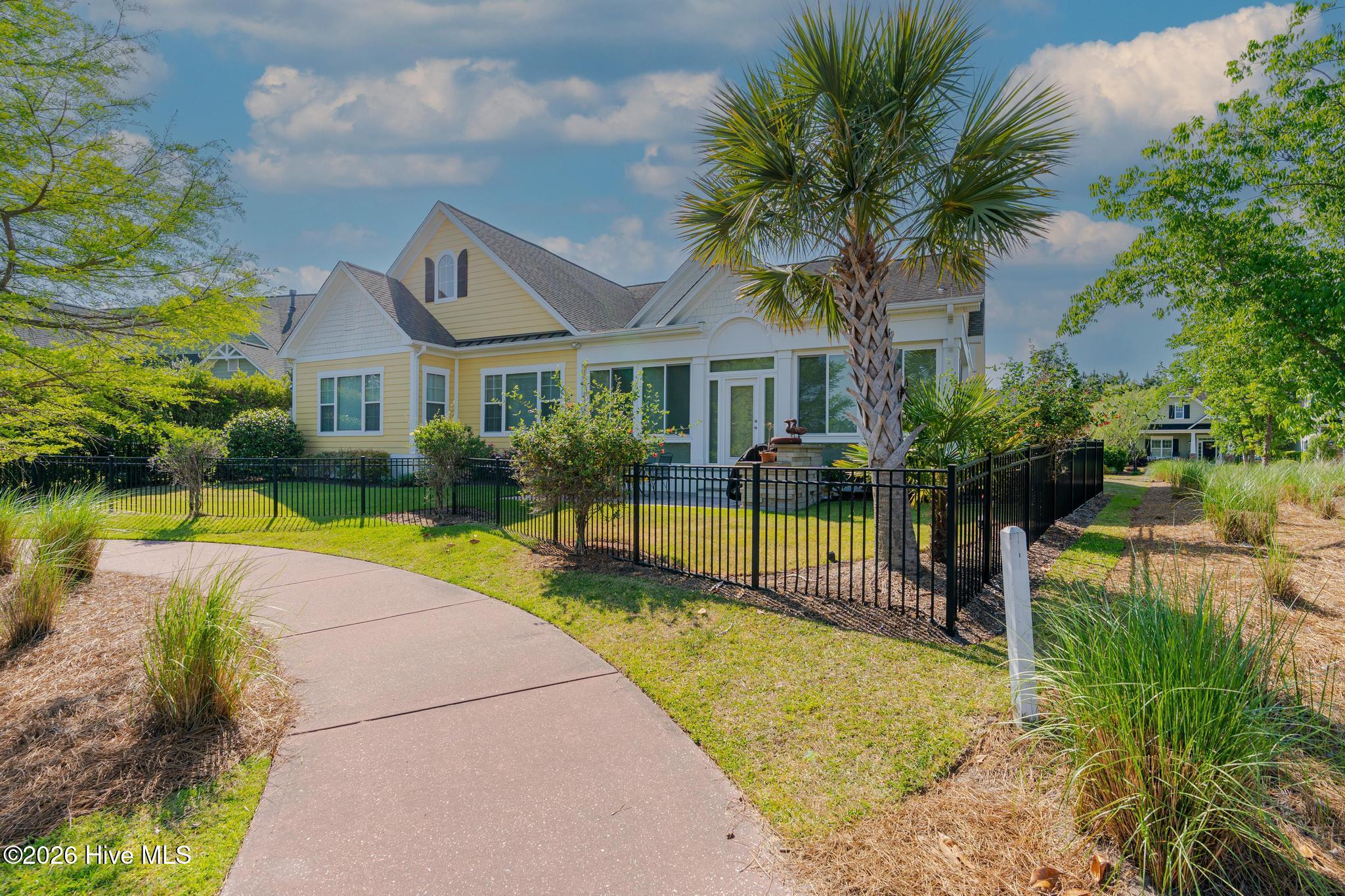 100569949 | Photo 47