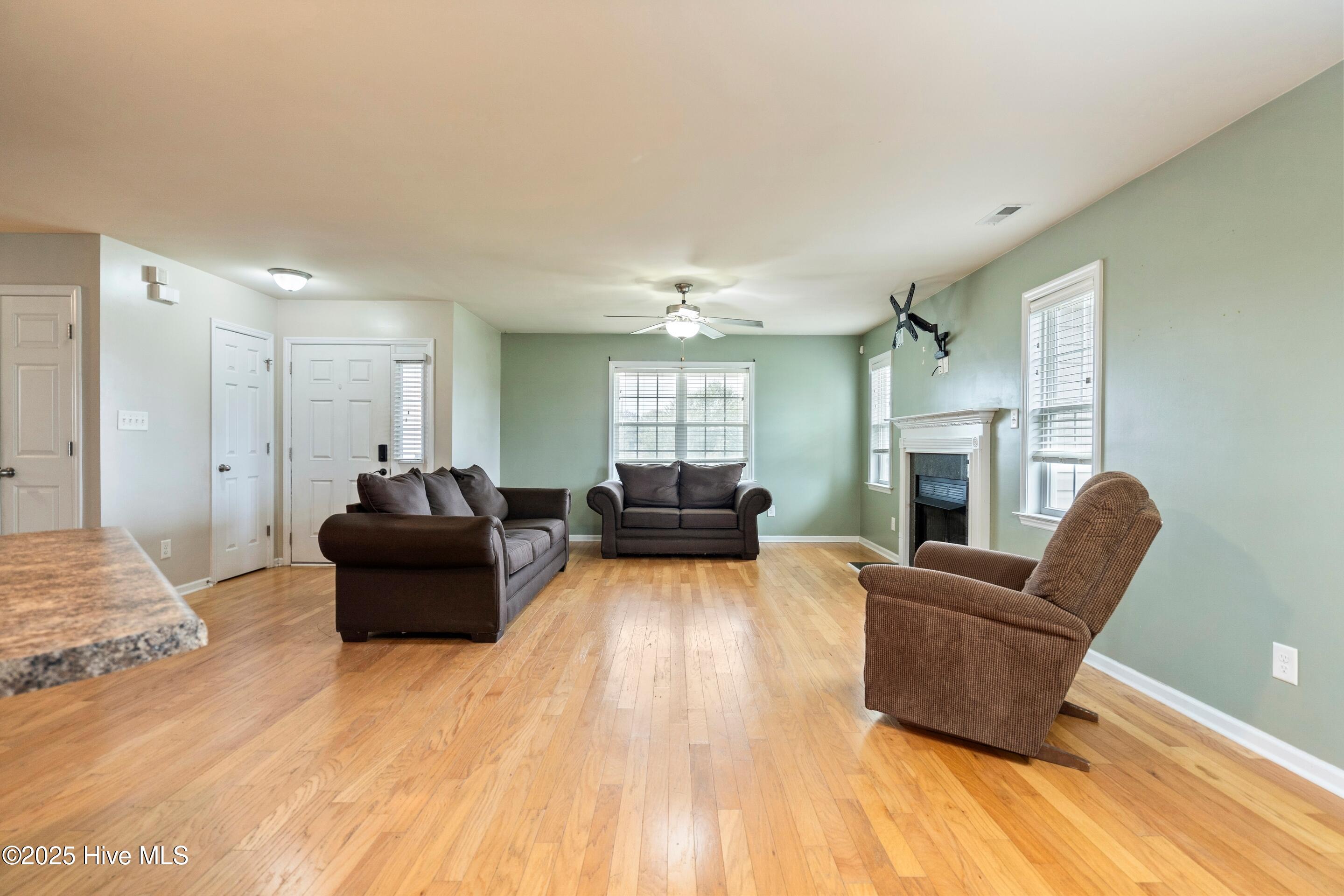 100530465 | Photo 15