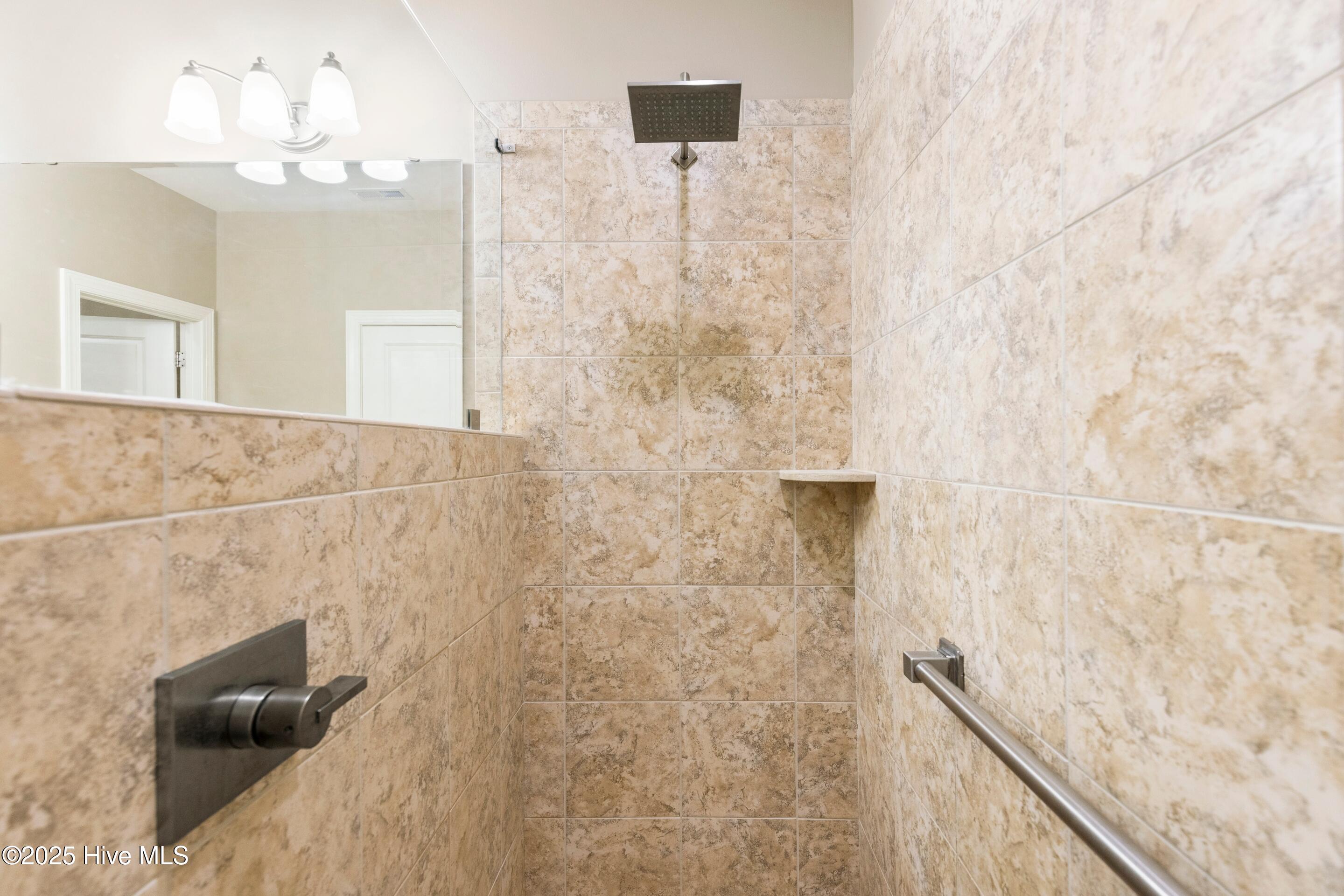 100537619 | Photo 22