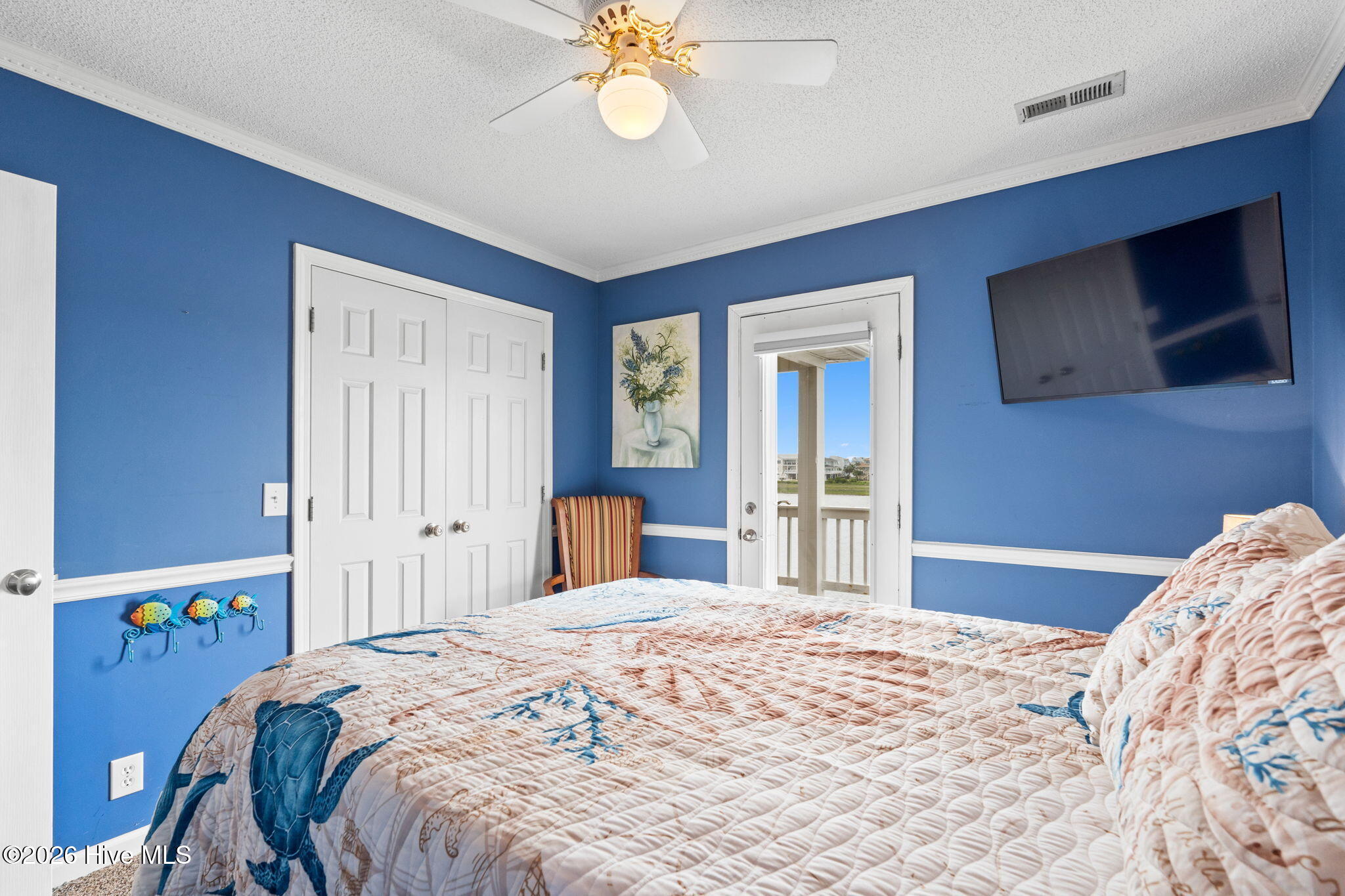 100570592 | Photo 23