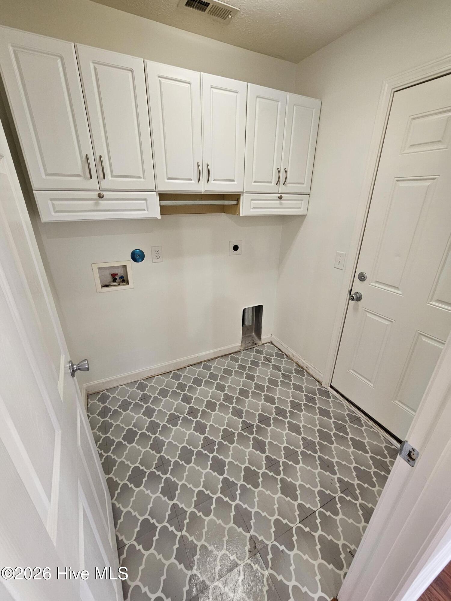 100557905 | Photo 14