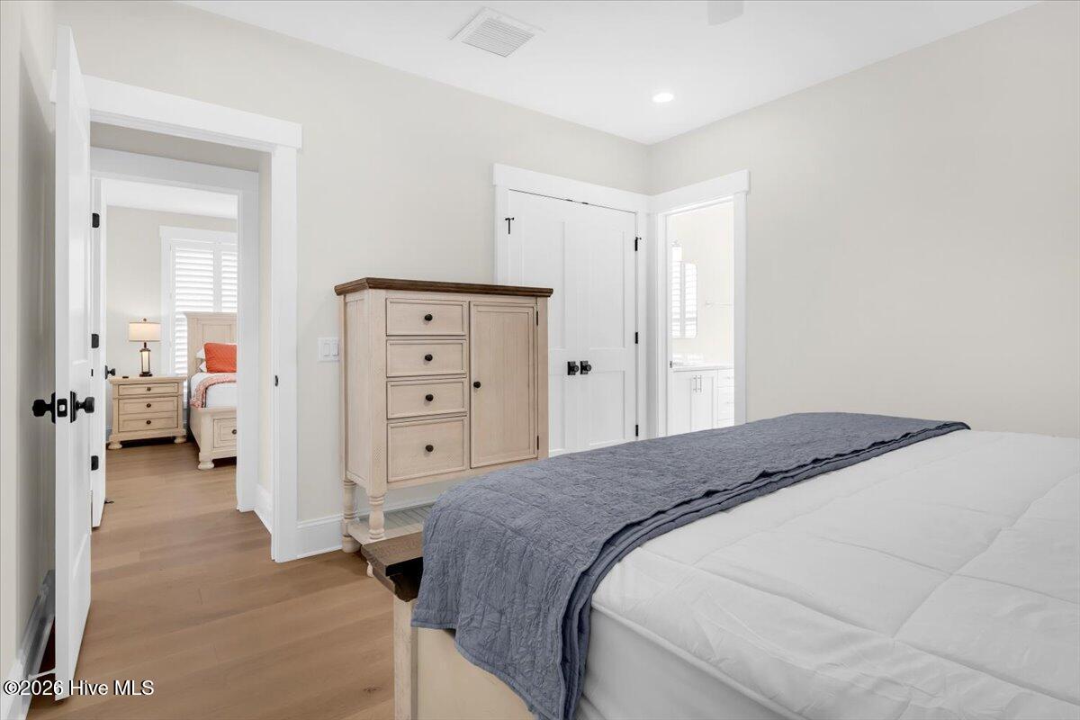 100563677 | Photo 39