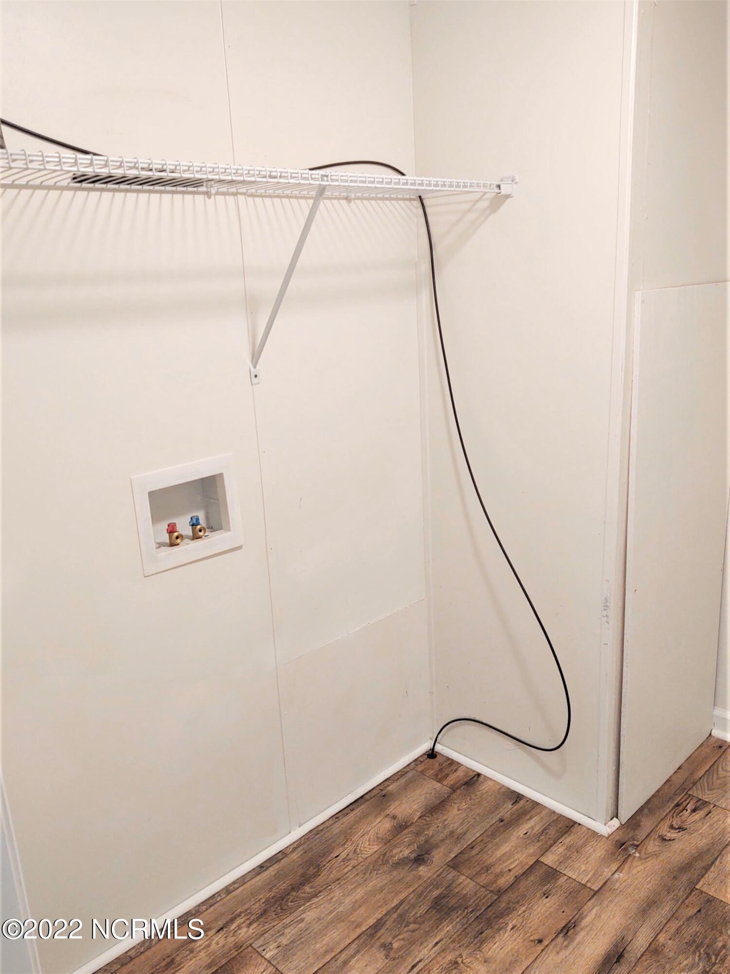 100560795 | Photo 21