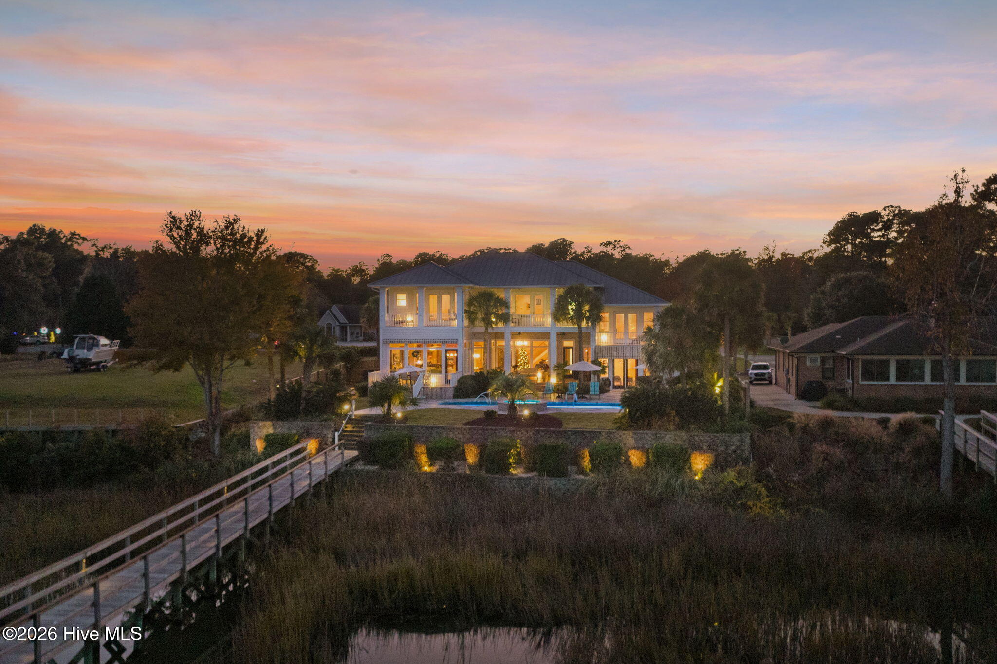 100554709 | Photo 89