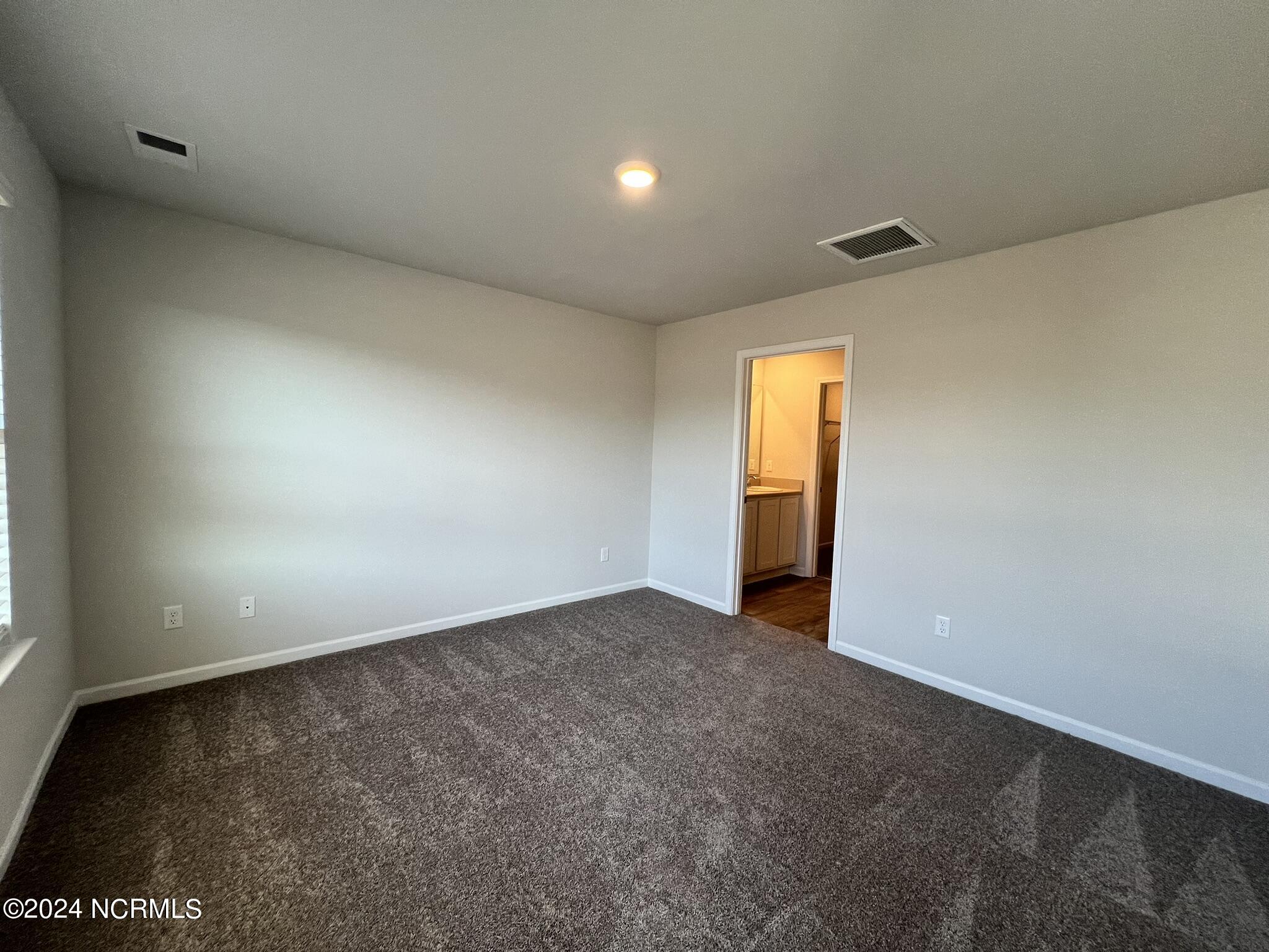 100565972 | Photo 14