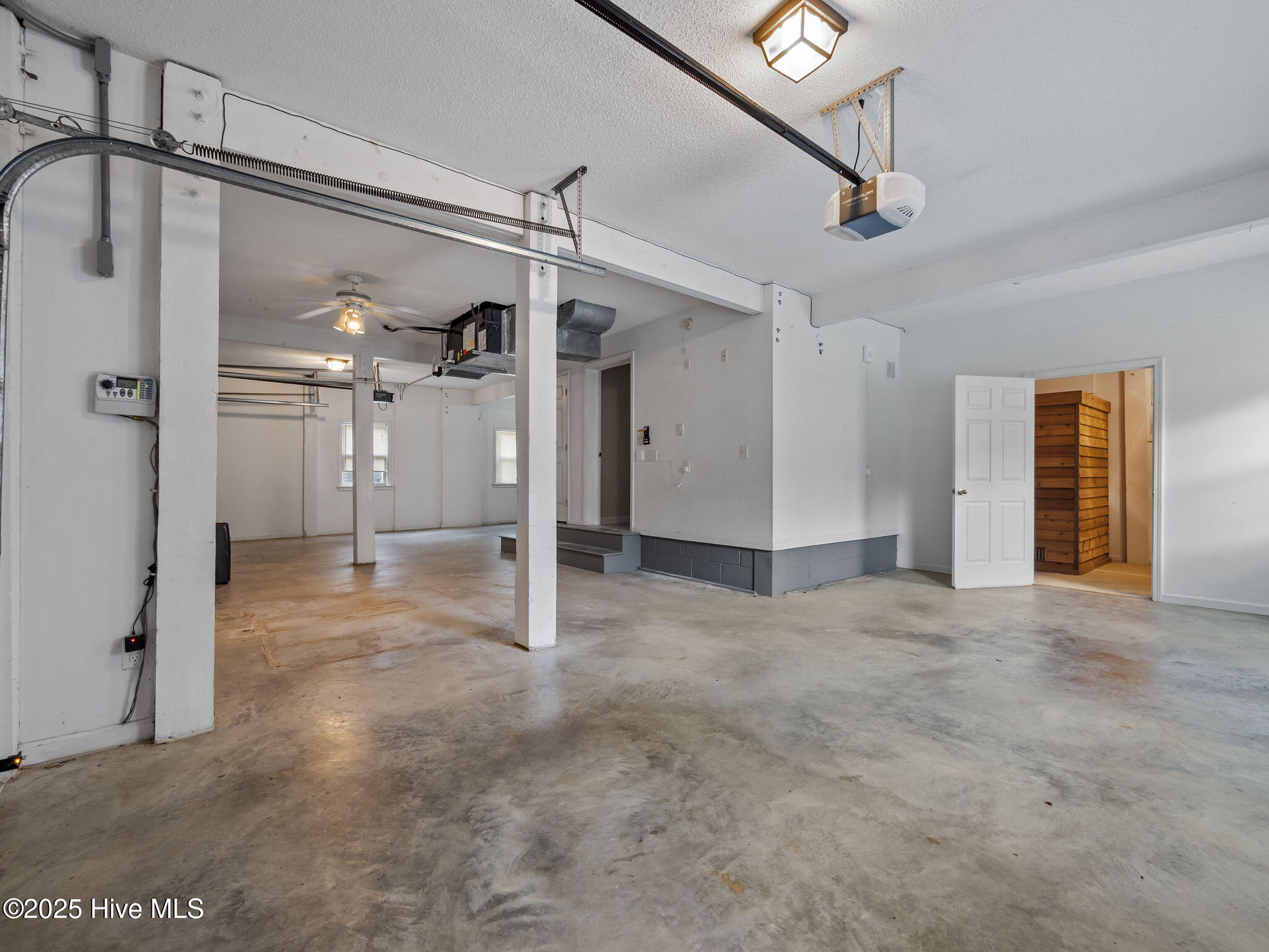 100536740 | Photo 36