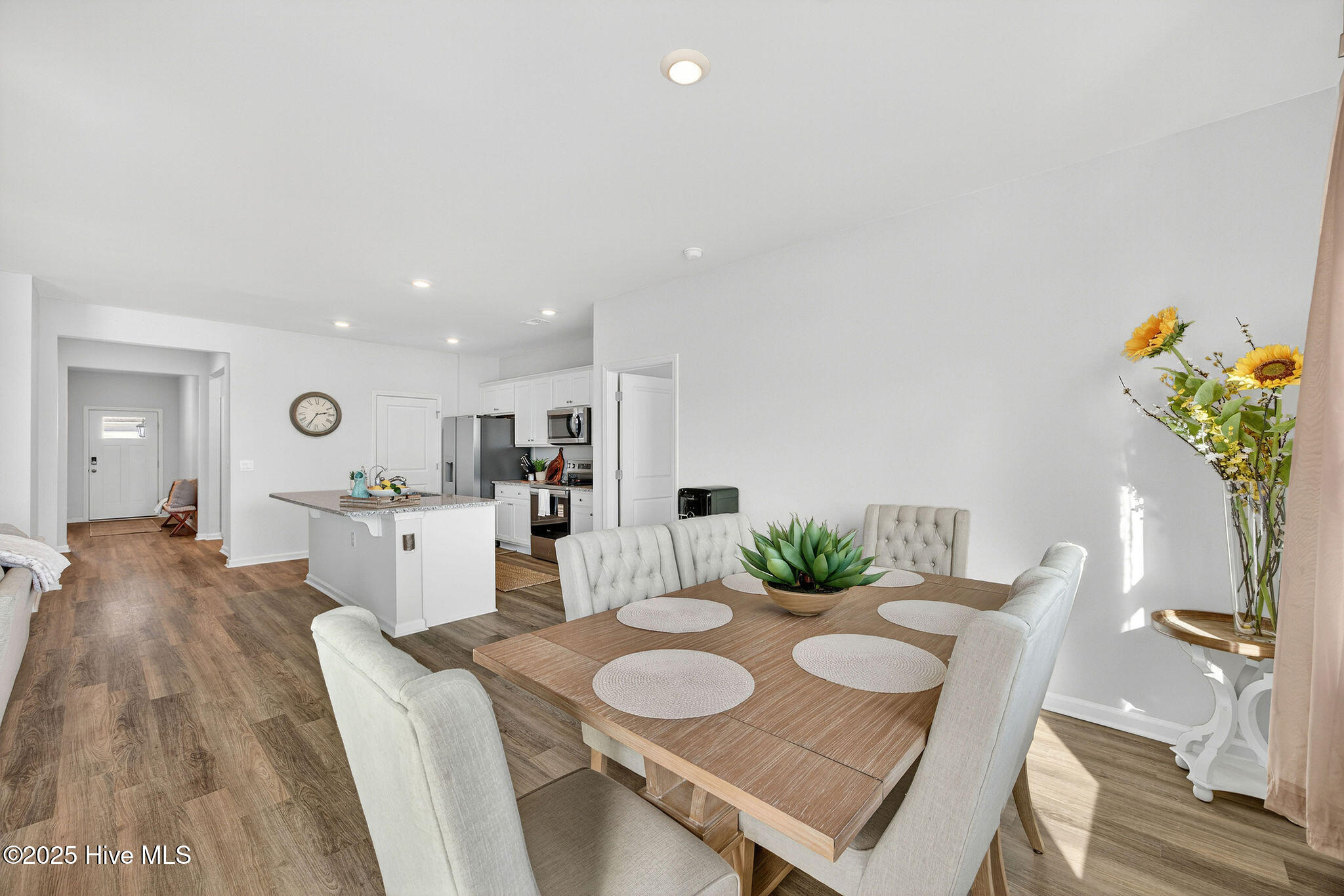 100541027 | Photo 19