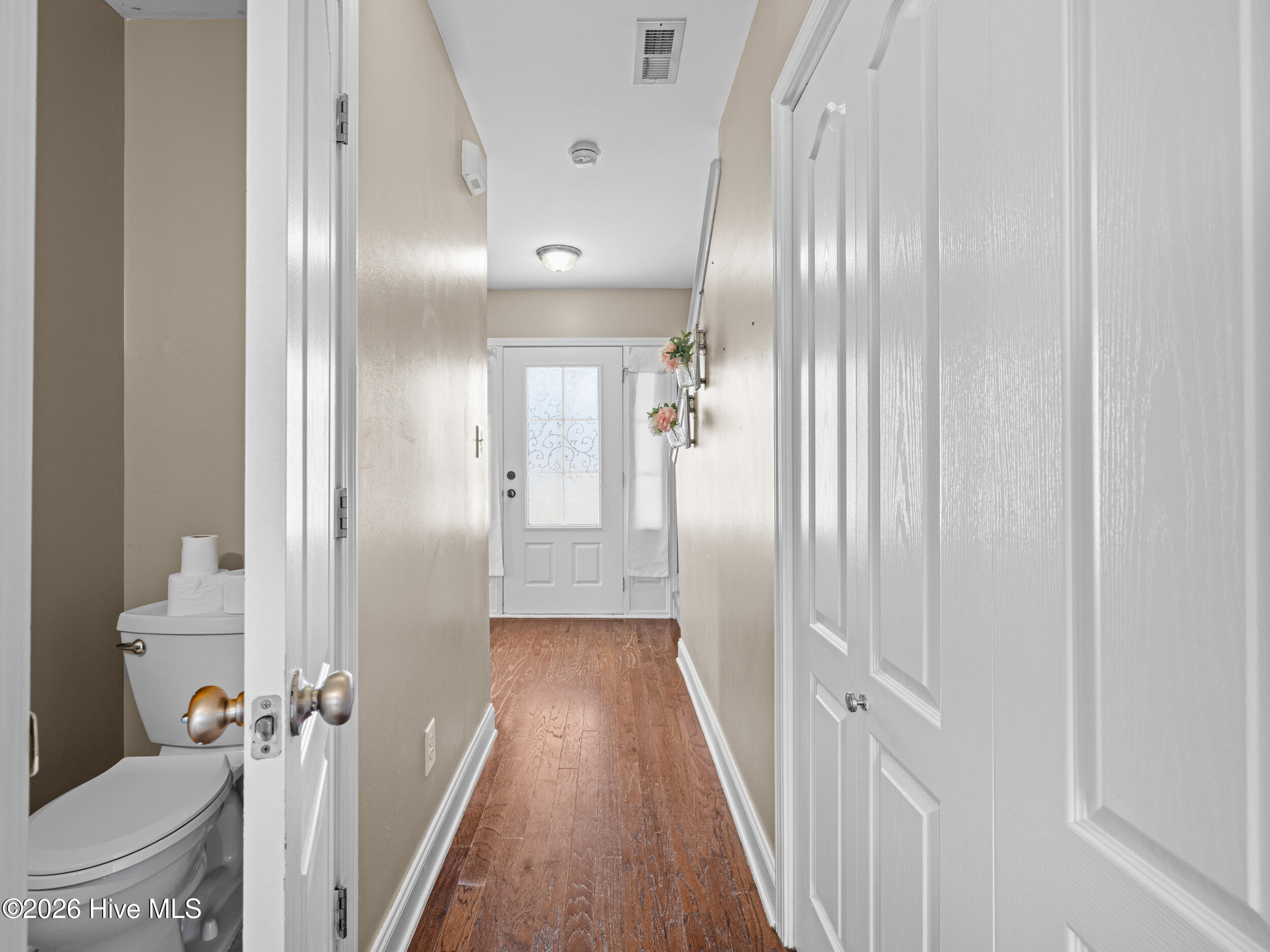 100549292 | Photo 23