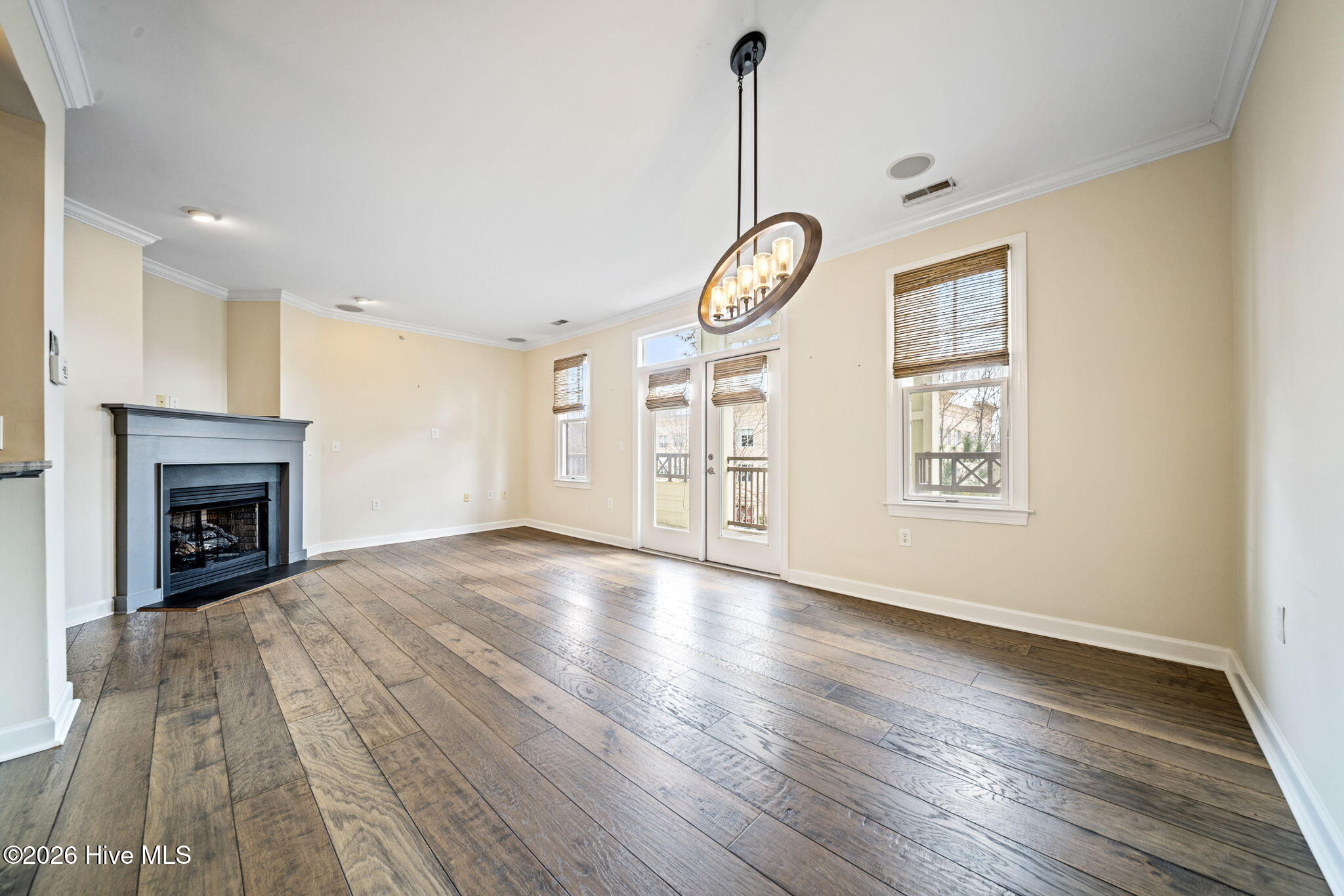 100557806 | Photo 12