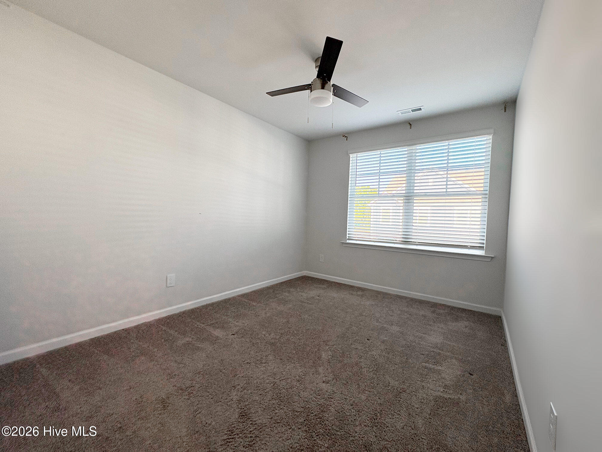 100565715 | Photo 25