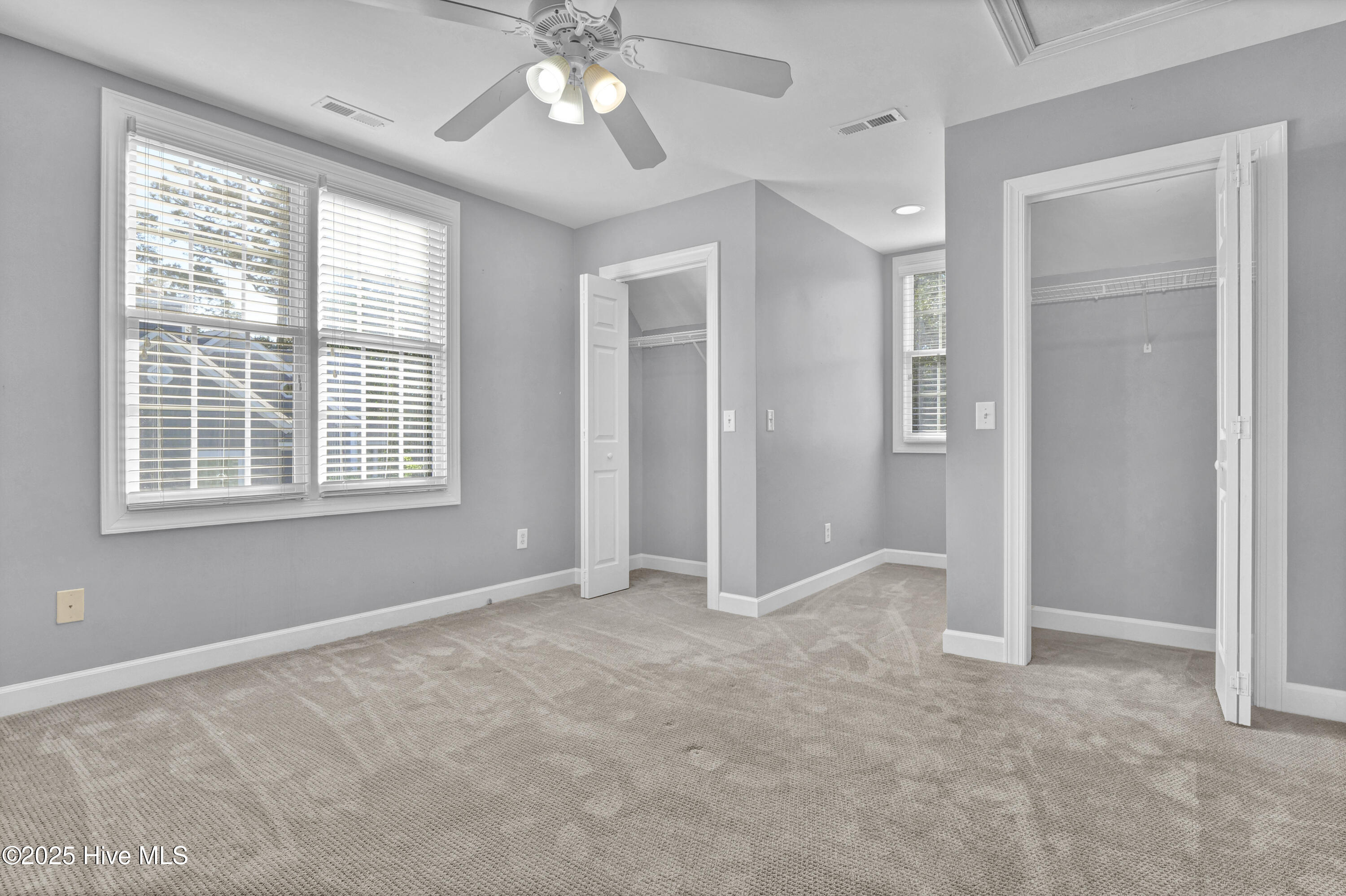 100535458 | Photo 38