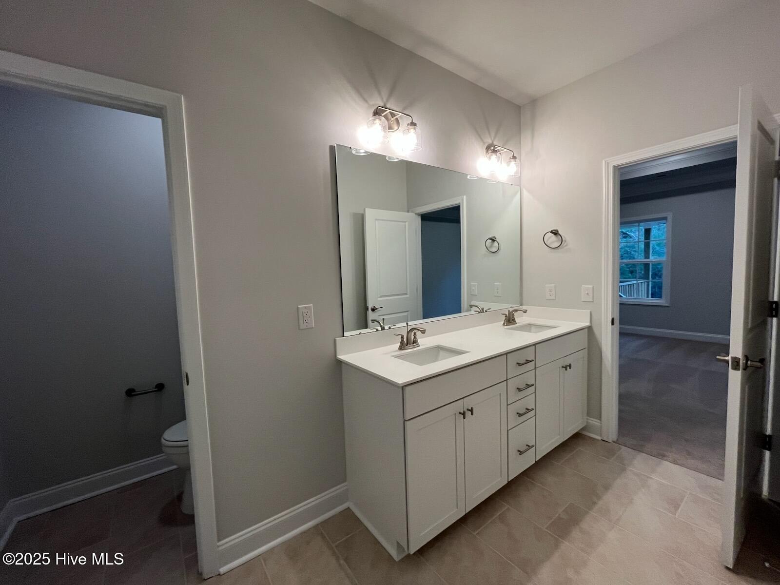 100545332 | Photo 18