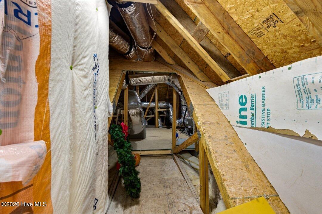 100560083 | Photo 38