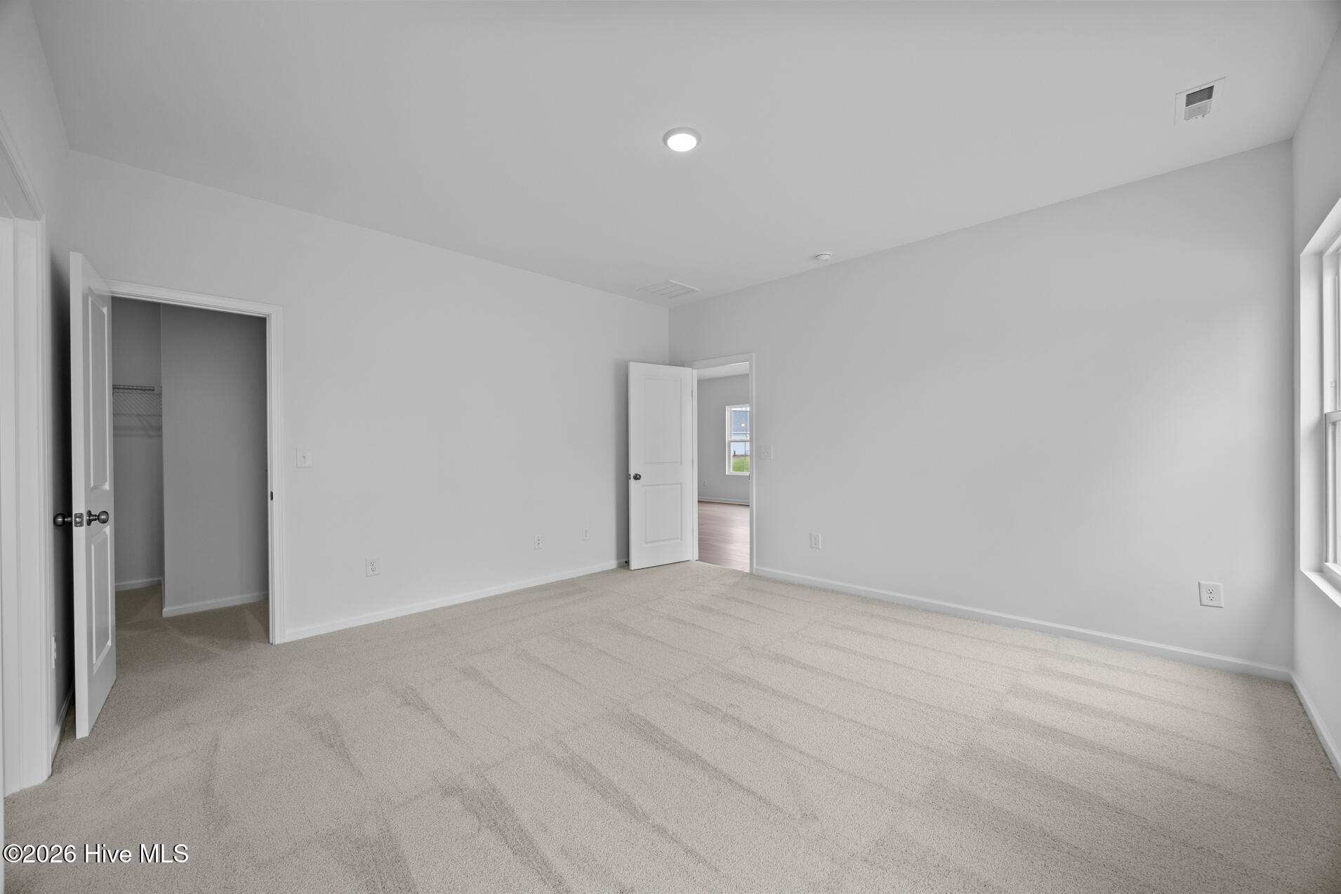 100560339 | Photo 10