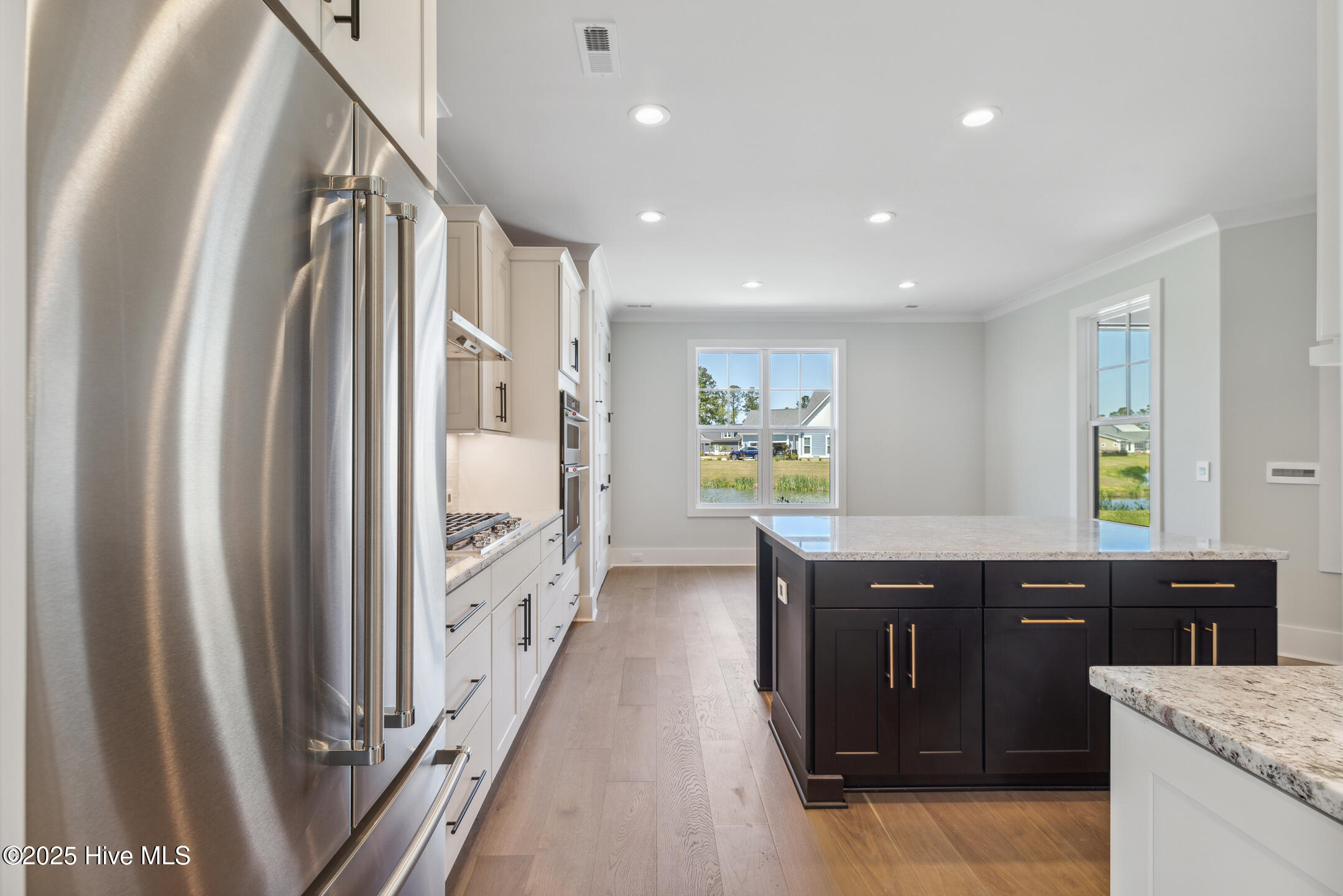 100461244 | Photo 36