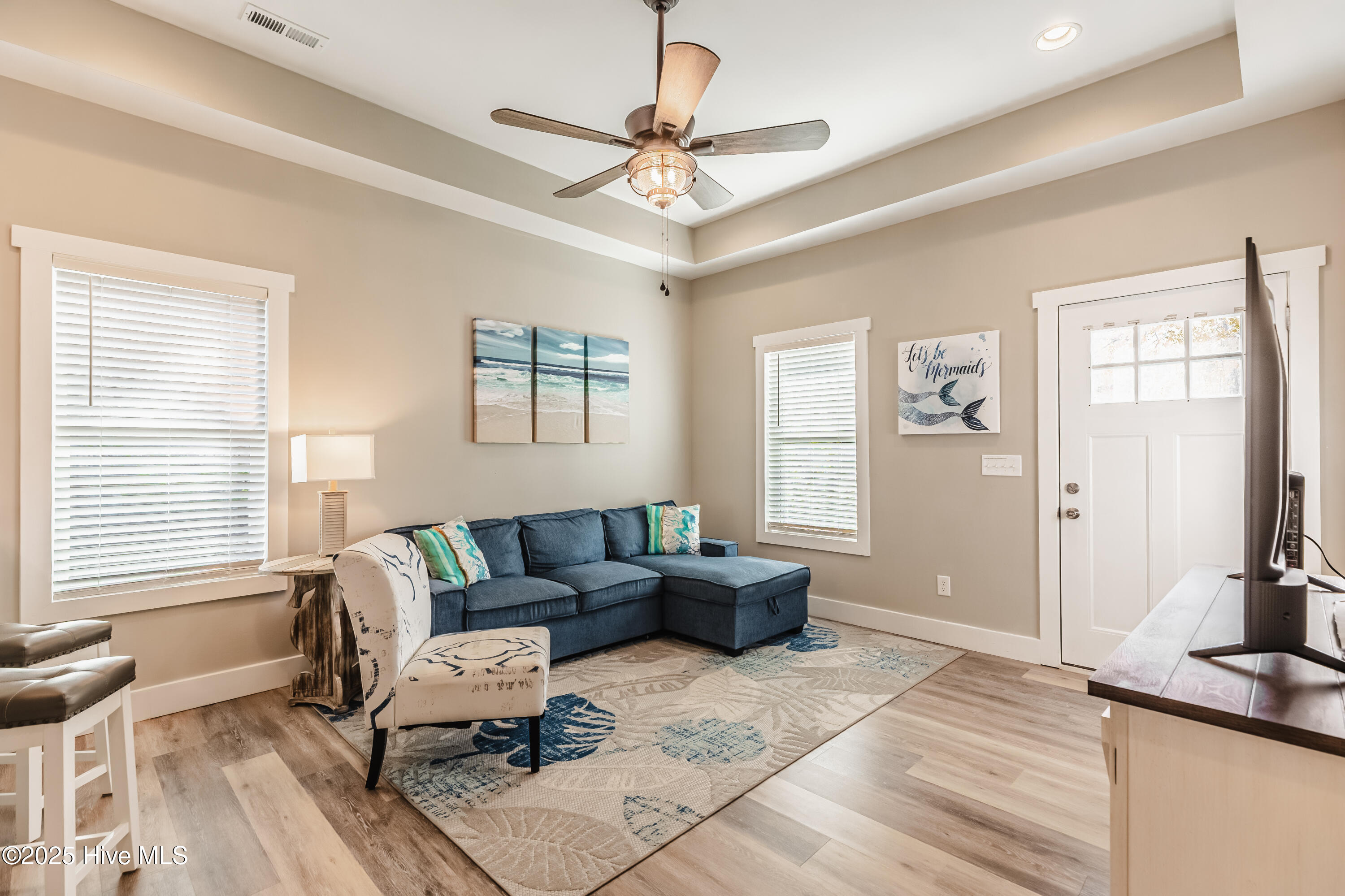 100542637 | Photo 28