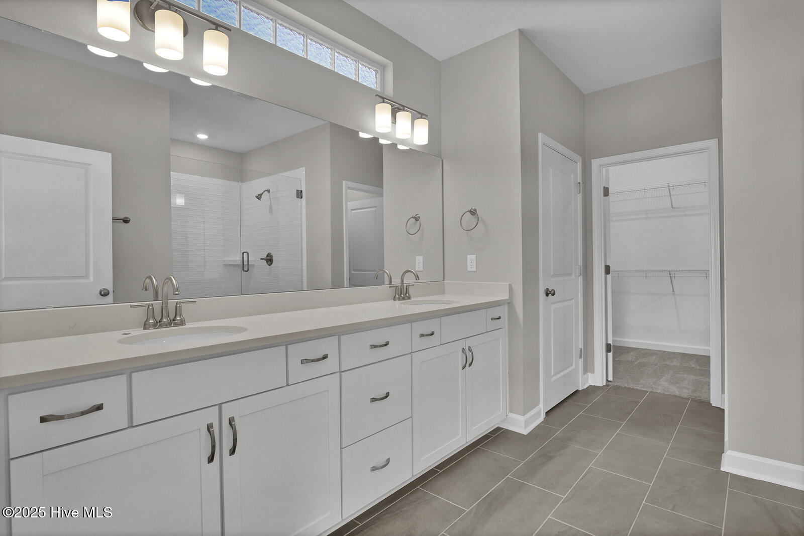 100527693 | Photo 18