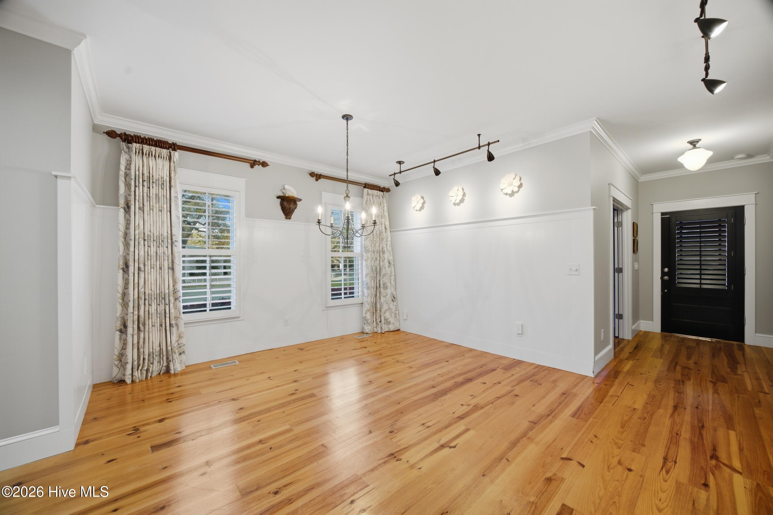 100566122 | Photo 17