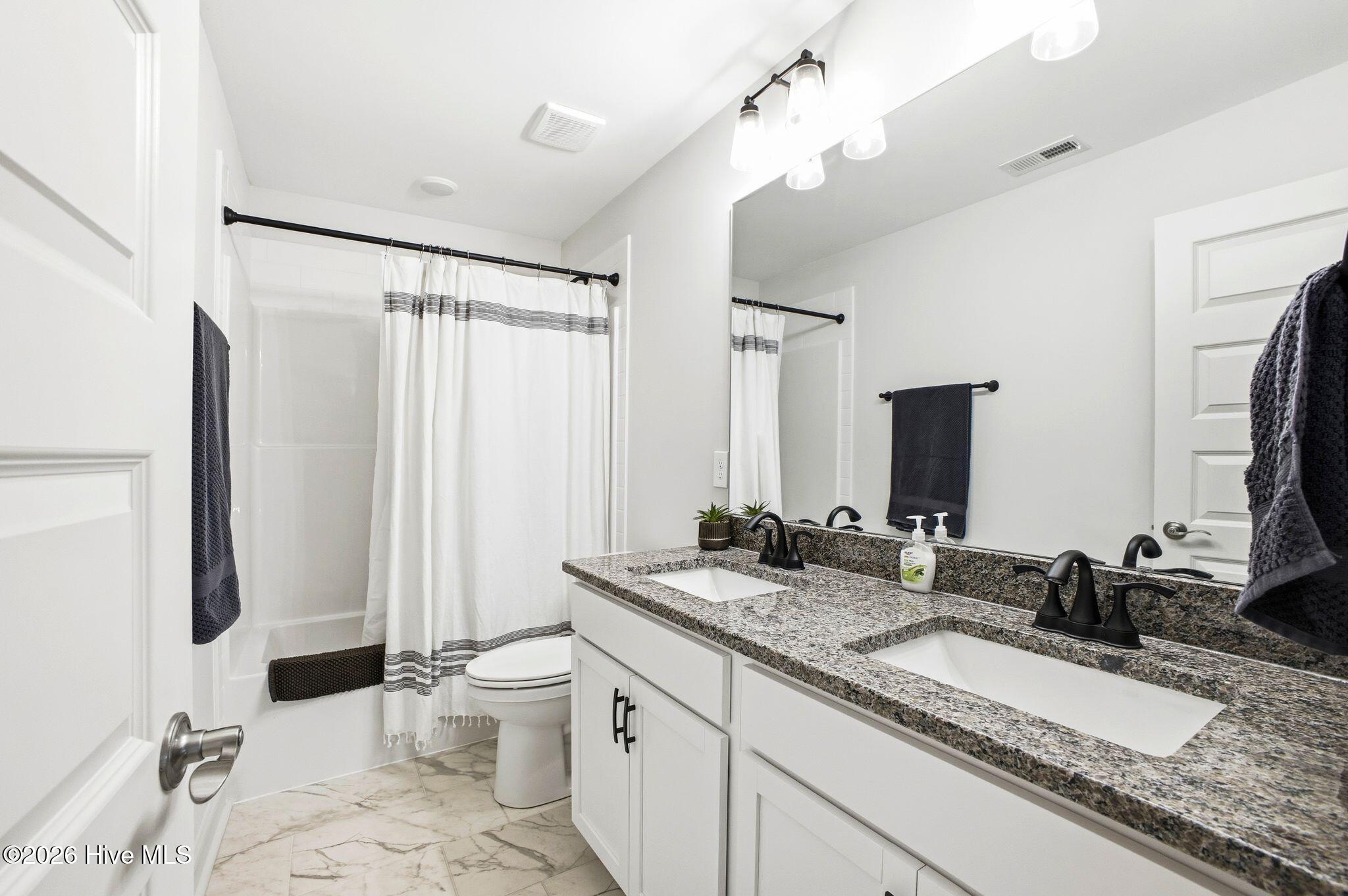 100568135 | Photo 49