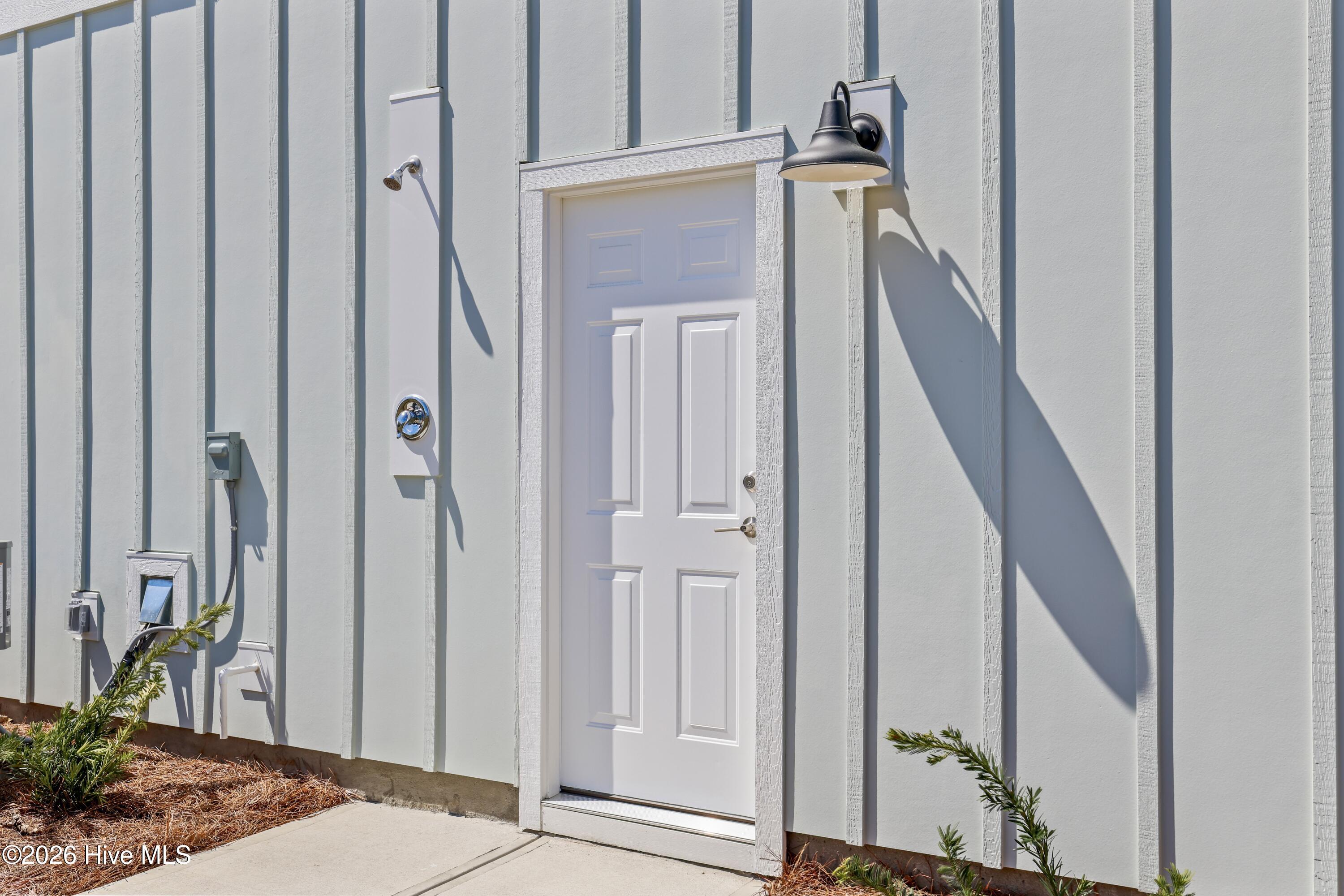 100561873 | Photo 43