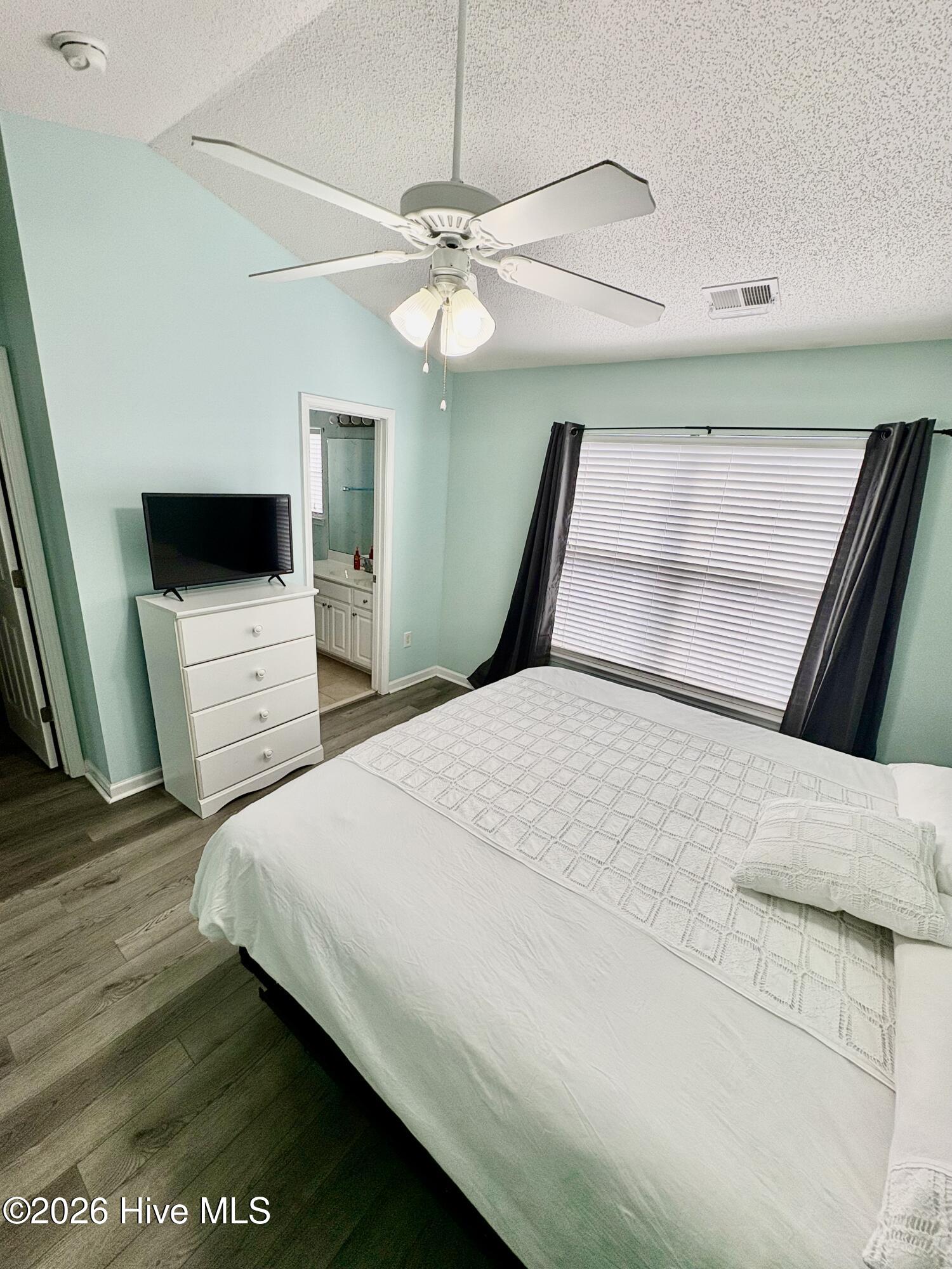 100561307 | Photo 16