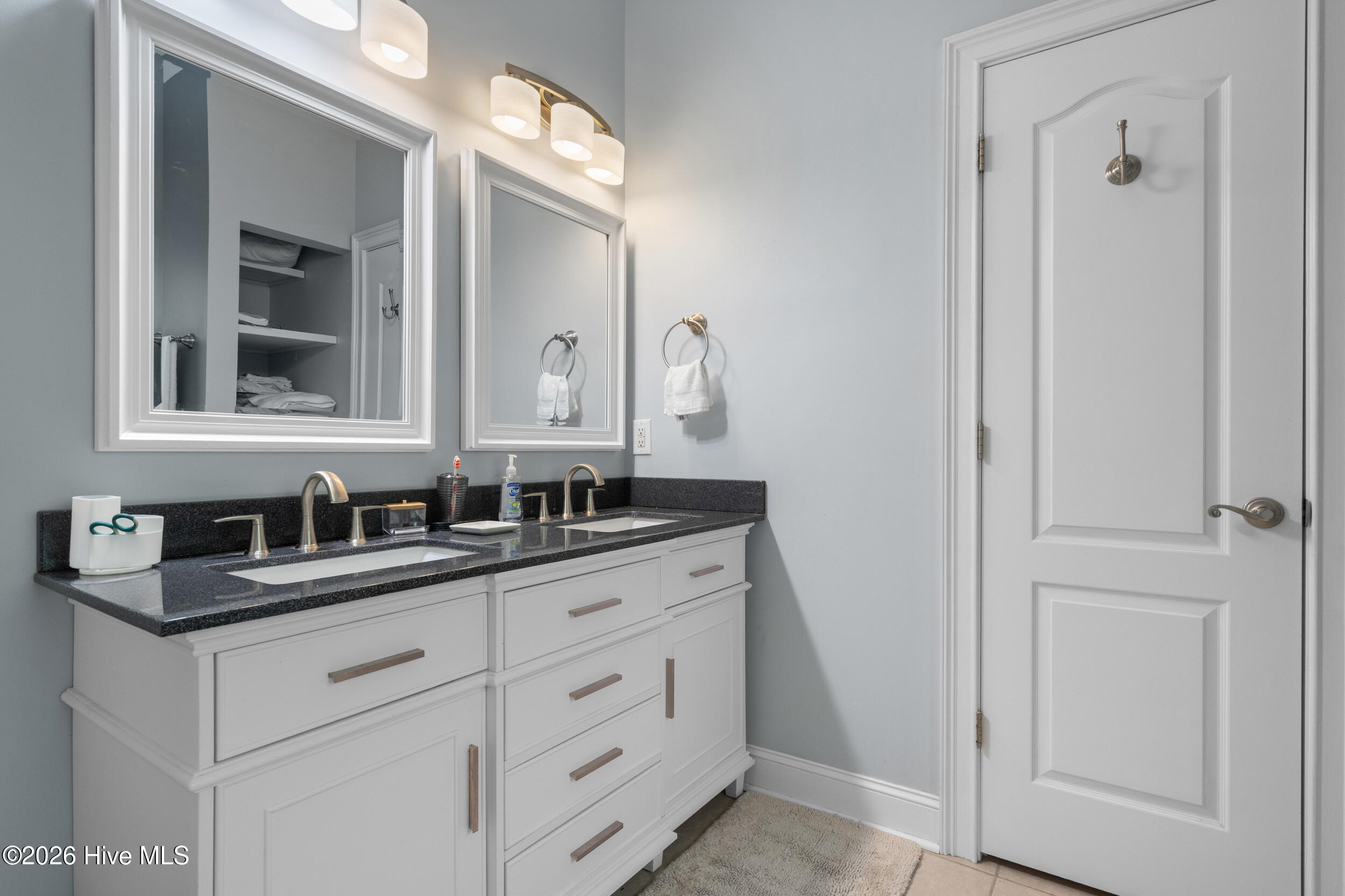 100566575 | Photo 21