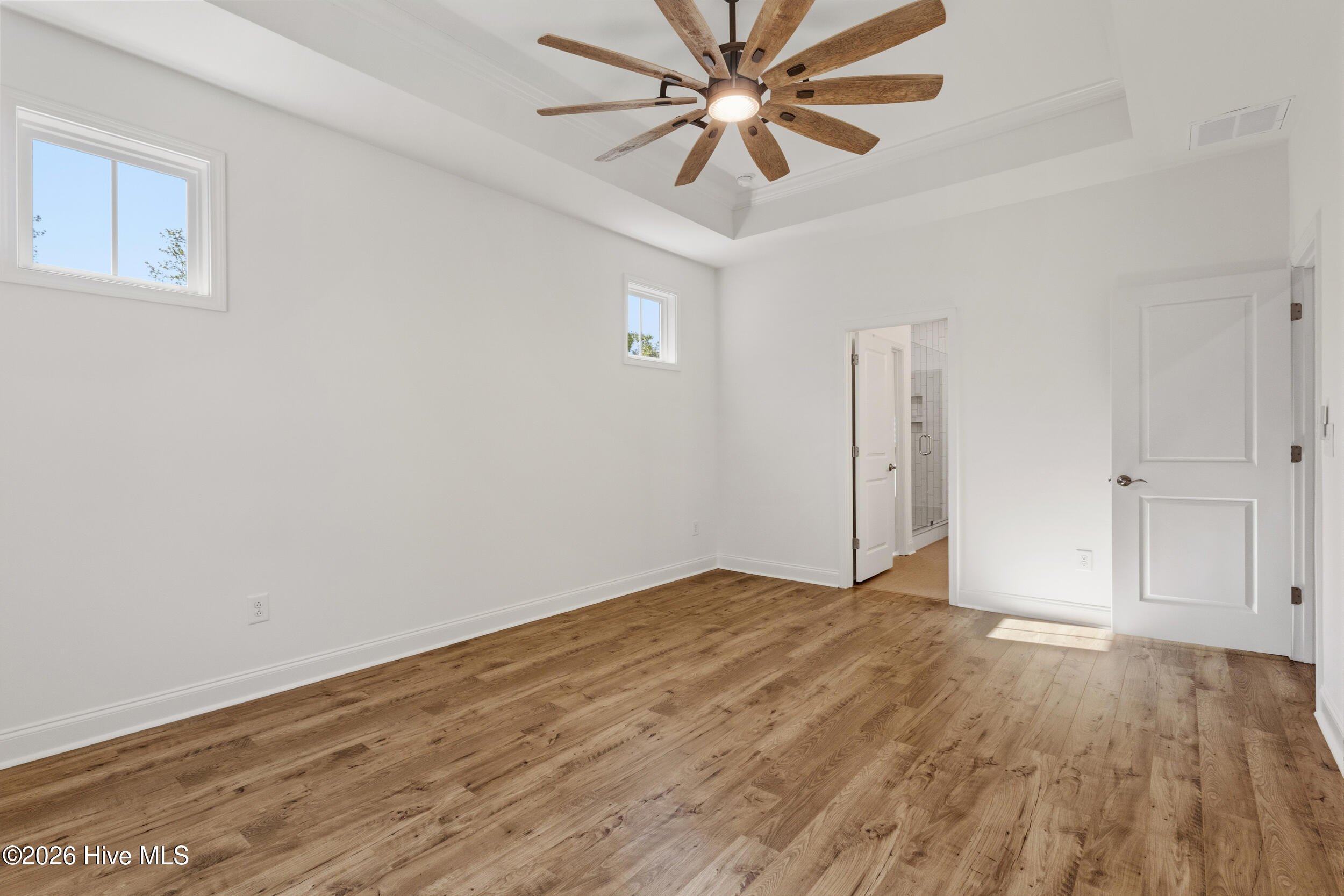 100567721 | Photo 25