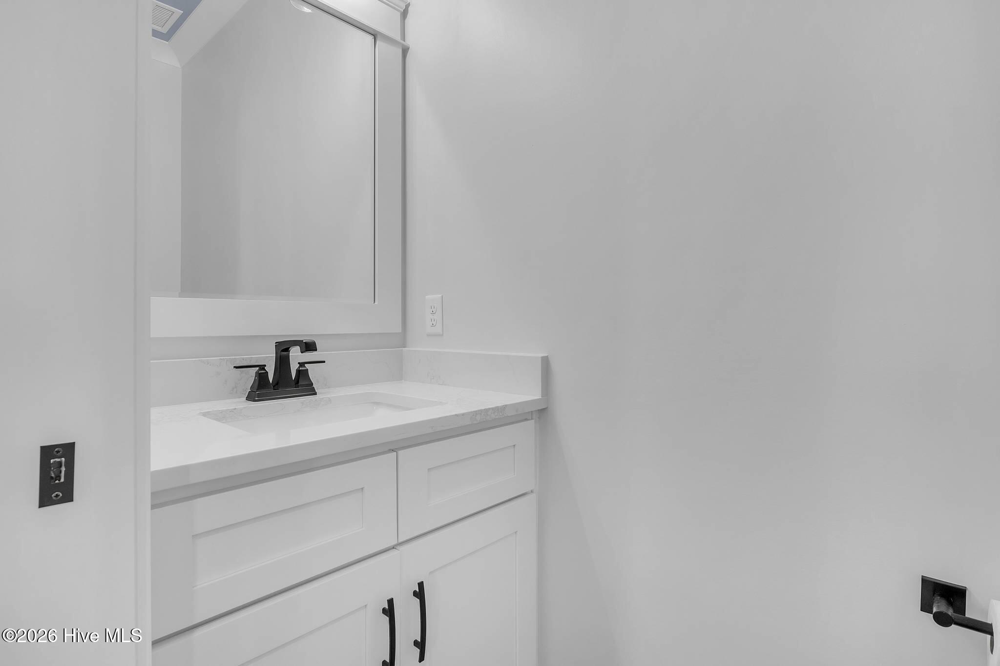 100558345 | Photo 96