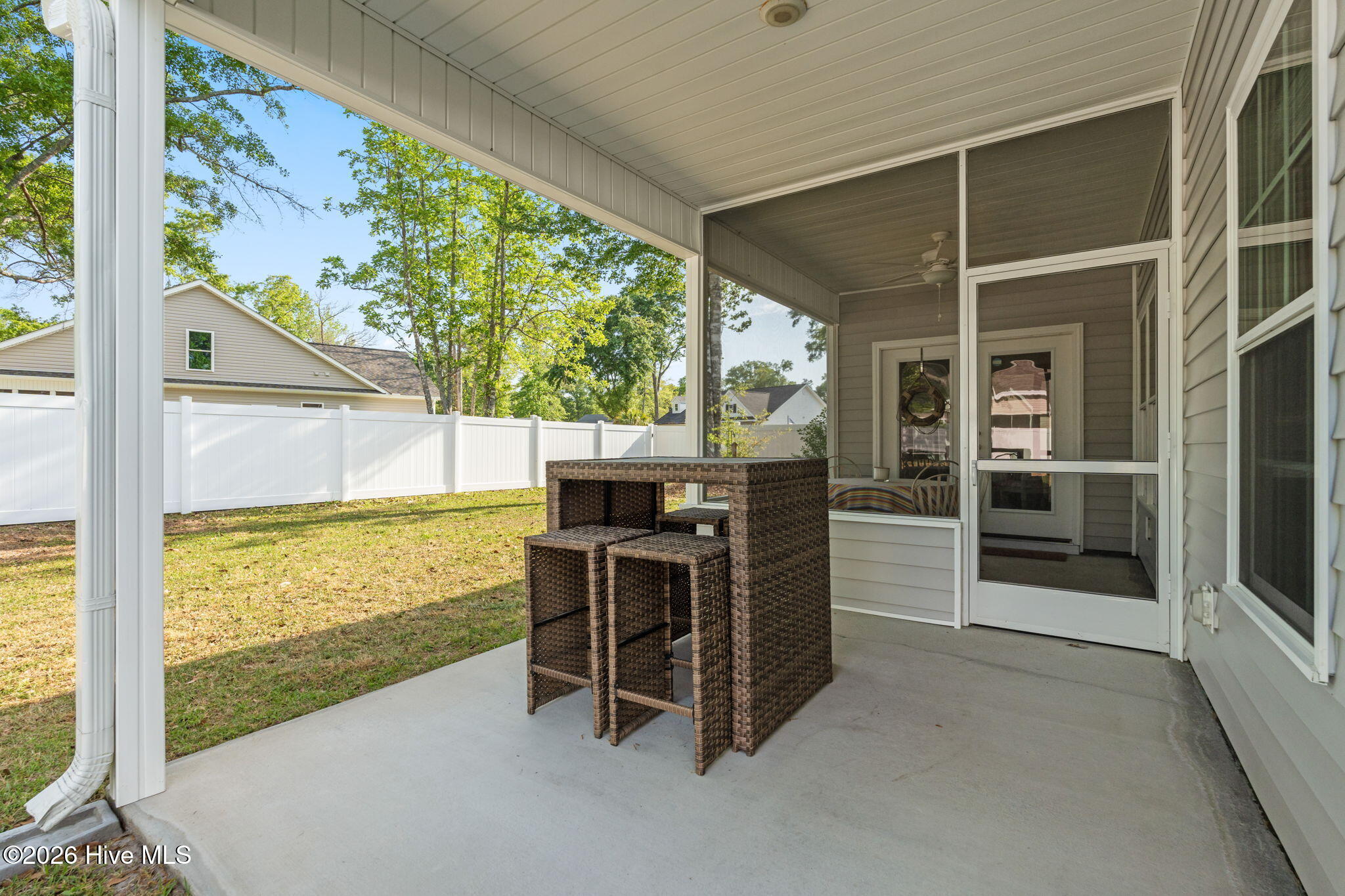 100568140 | Photo 38