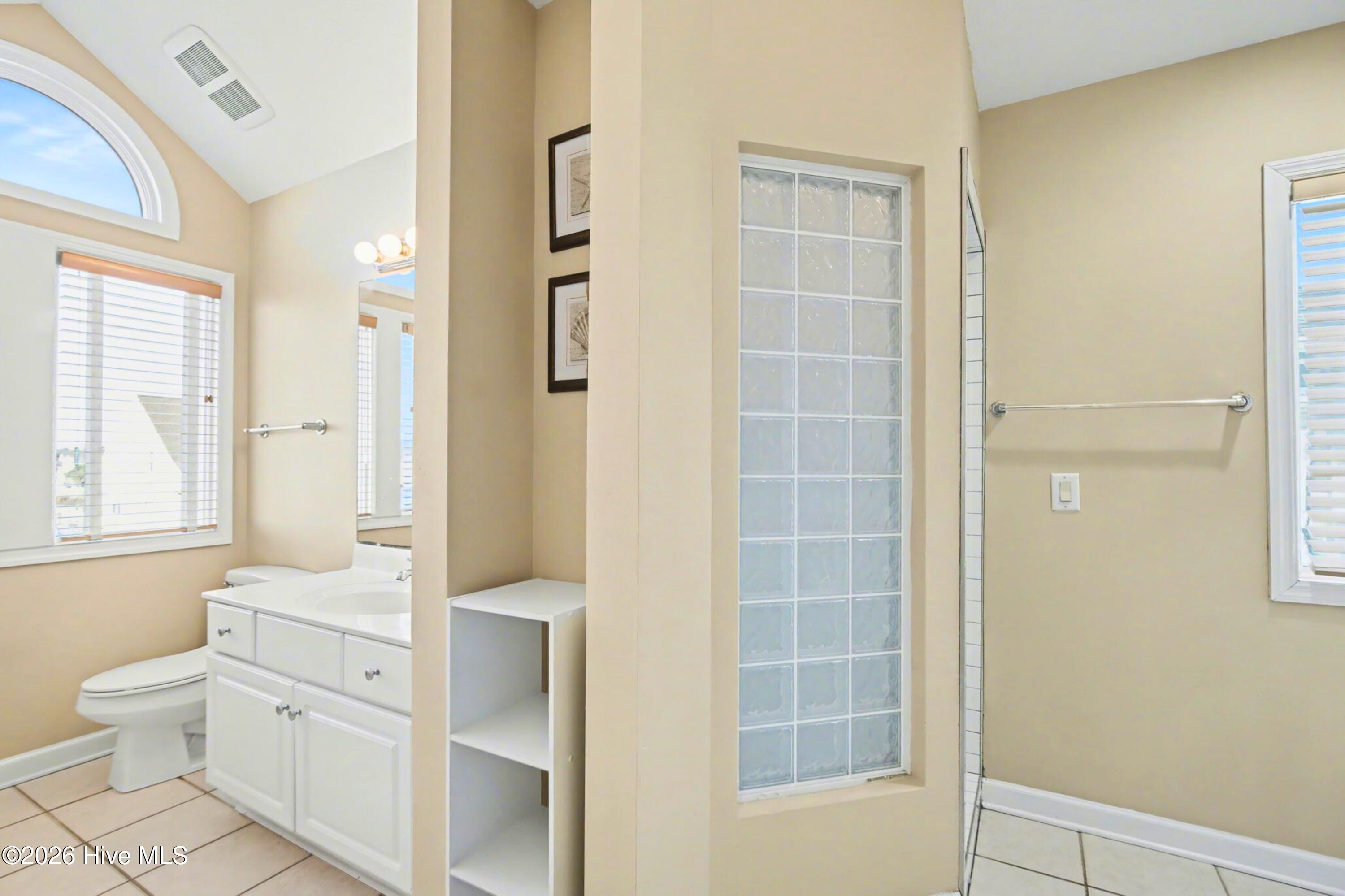 100549860 | Photo 17