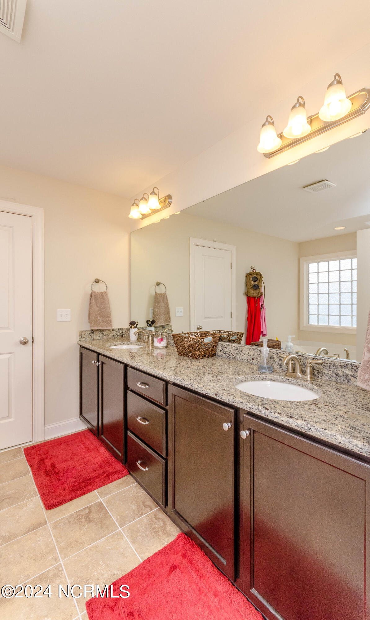 100560622 | Photo 33