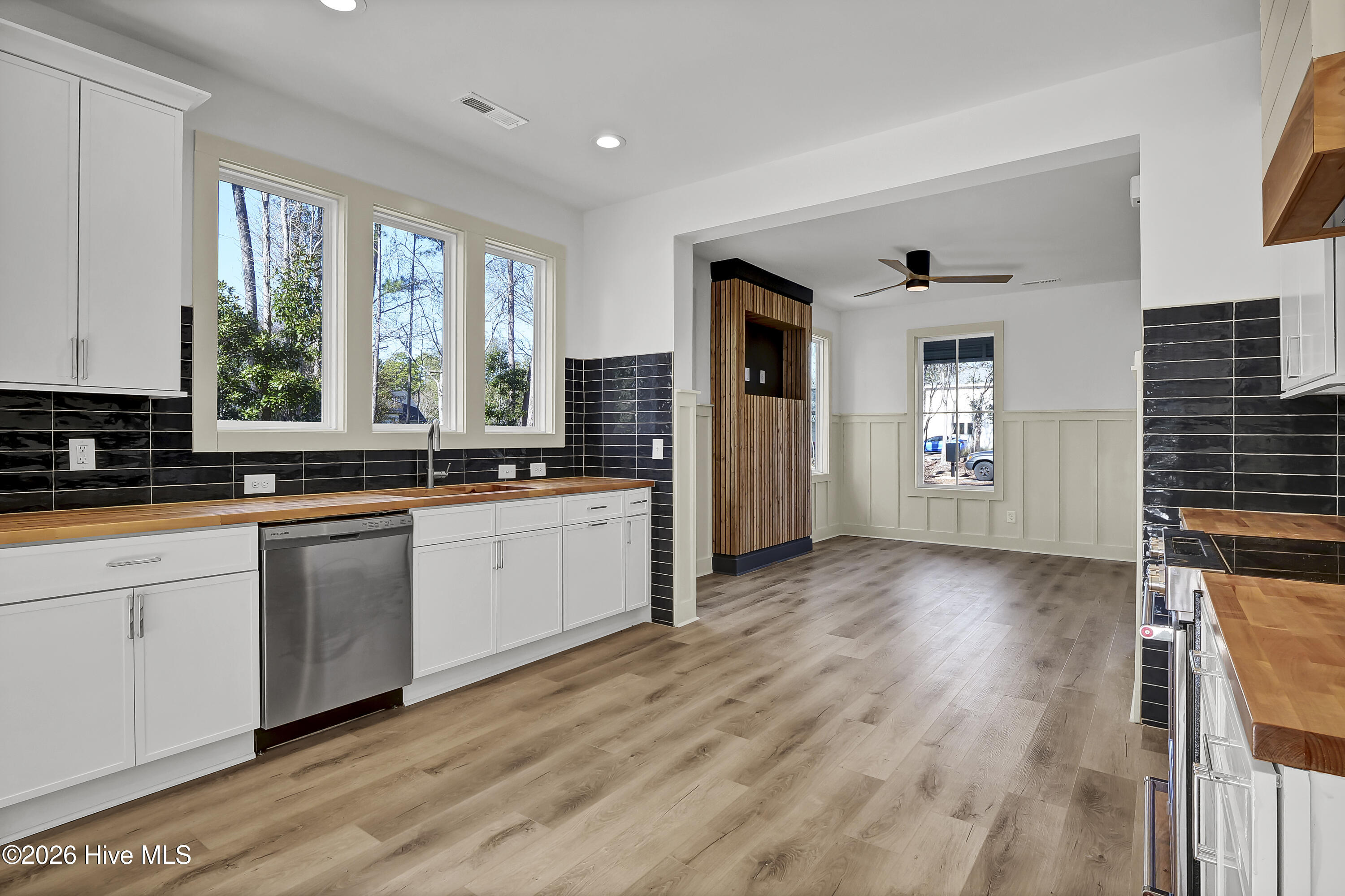 100549345 | Photo 13