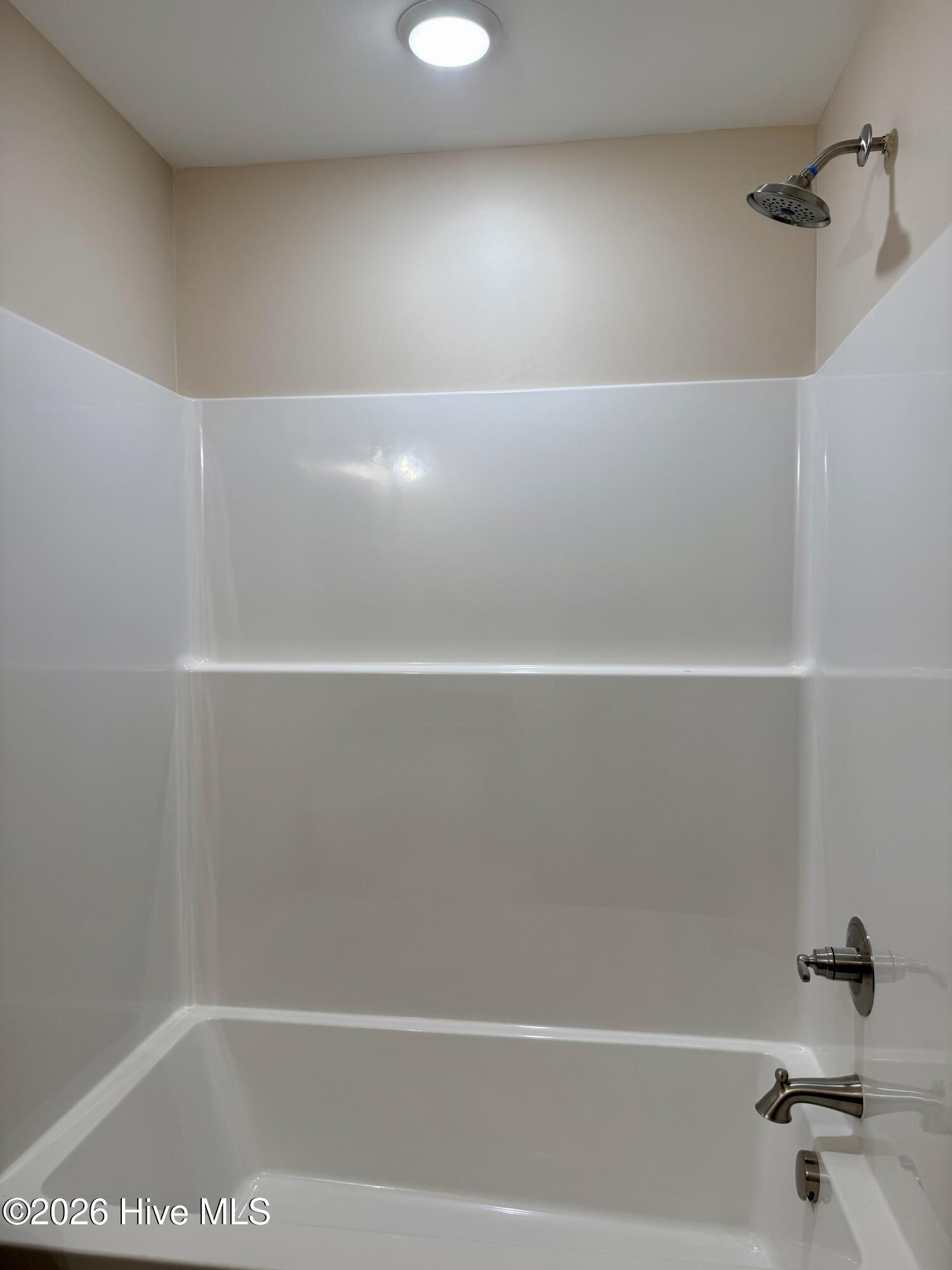 100548779 | Photo 27